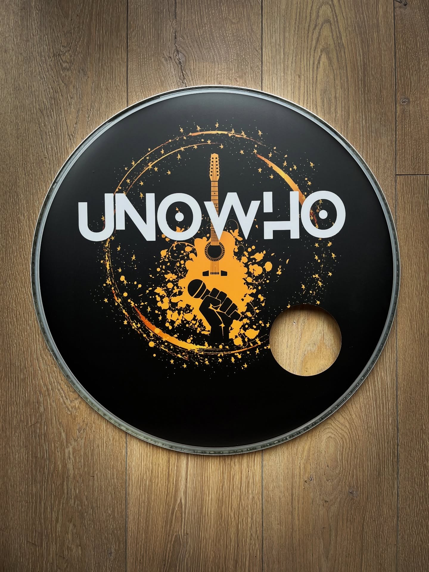 @unowhoband custom print all set for the pre-Christmas gigs🥁🎄🤘
An excellent gift idea for the drummer in your life🔘
DM to order or click the link in bio!
#customdrumhead