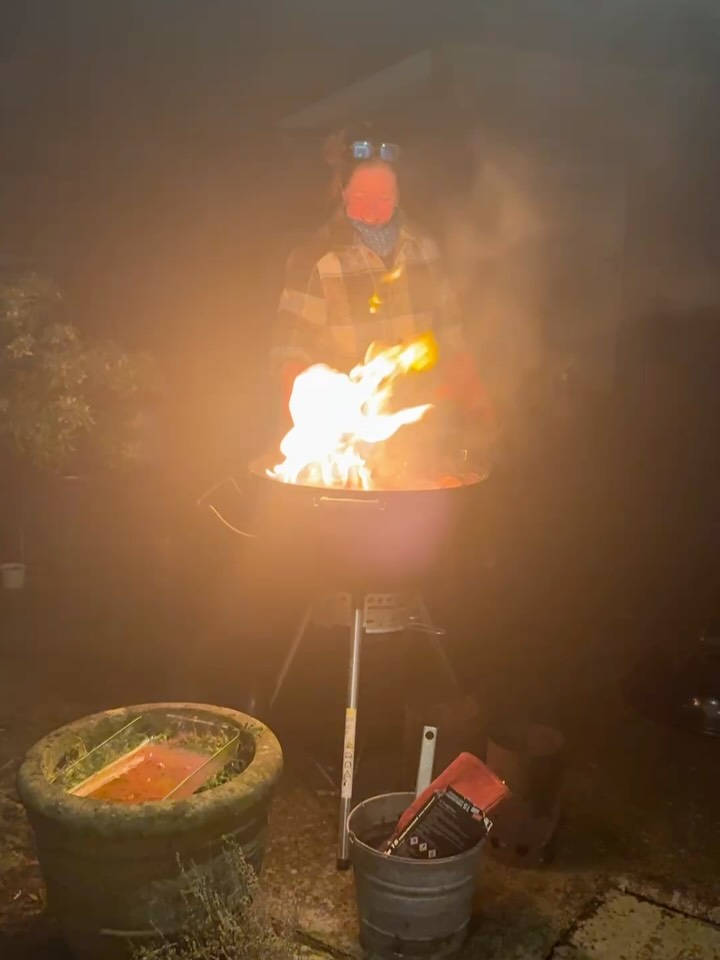 A very lovely joint birthday party a couple of weeks ago. Shocking pics but it was just the two of us knocking out canapés and steak dinner (yeah there’s something in the middle of that fire!) so forgive us. Ricotta, roasted grape & crispy sage crostinis, mushroom arancini with truffle aioli, lamb kofte with pomegranate molasses and tzatziki and beetroot blinis with hot smoked @meretrout. Steak with parmesan roasties, tarragon aioli and lemony cavolo nero. Raspberry, fig and dark choc semifreddo for pud 🤌
#somersetwedding #somersetfood #dorsetfood #dorsetwedding #wiltshirewedding #bristolfood #bristolwedding #devonwedding #sharingfood #salads #dinnerparty