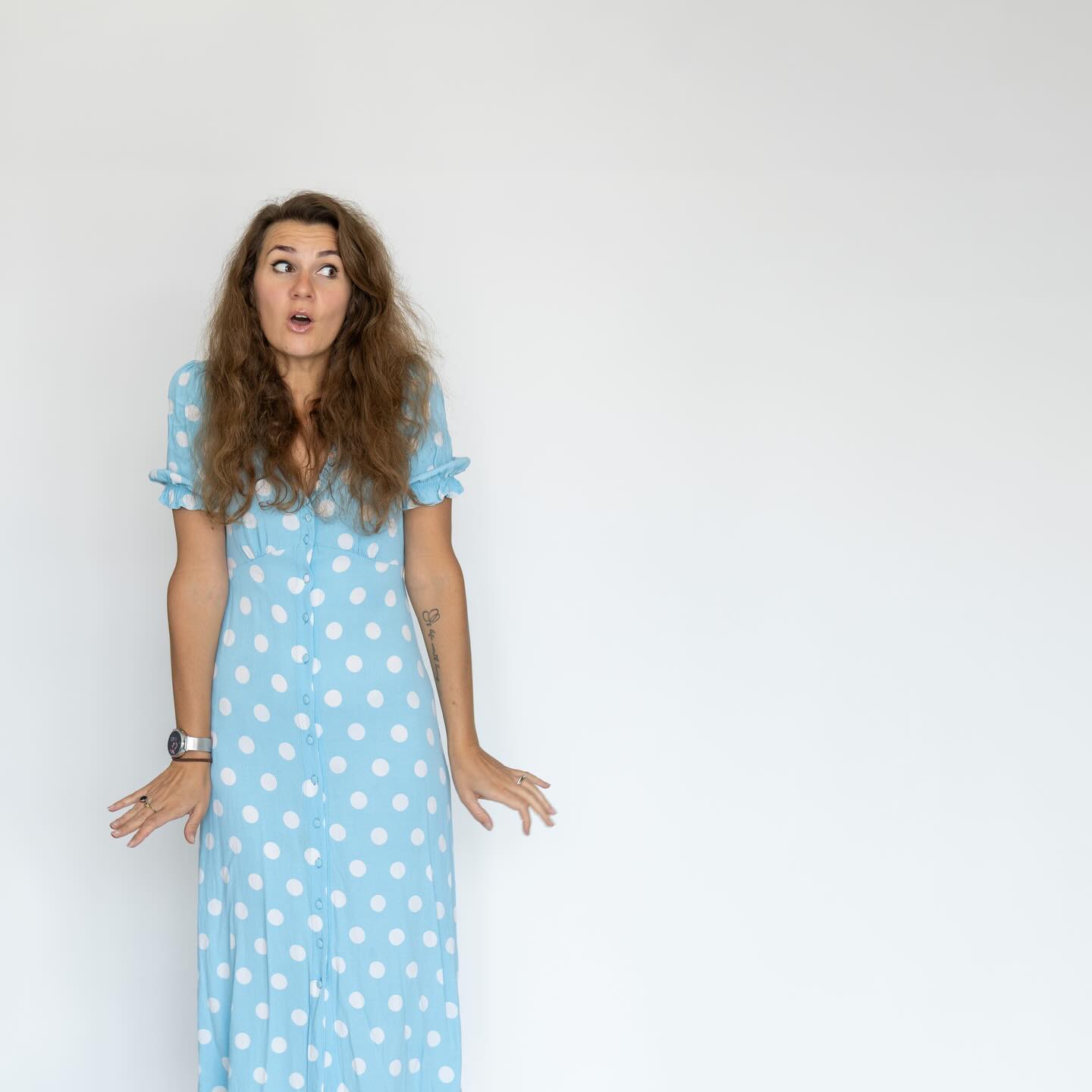 Need a photographer, videographer, or illustrator in Dubai? Get in touch with @suzdarkan.studio 🤩🙌💛
I came in for headshots… had so much fun and got a huge range of photos to choose from.
As always, I picked the most quirky one first hahaha
#PhotographerDubai #PerformerHeadshots #GratefulHeart
