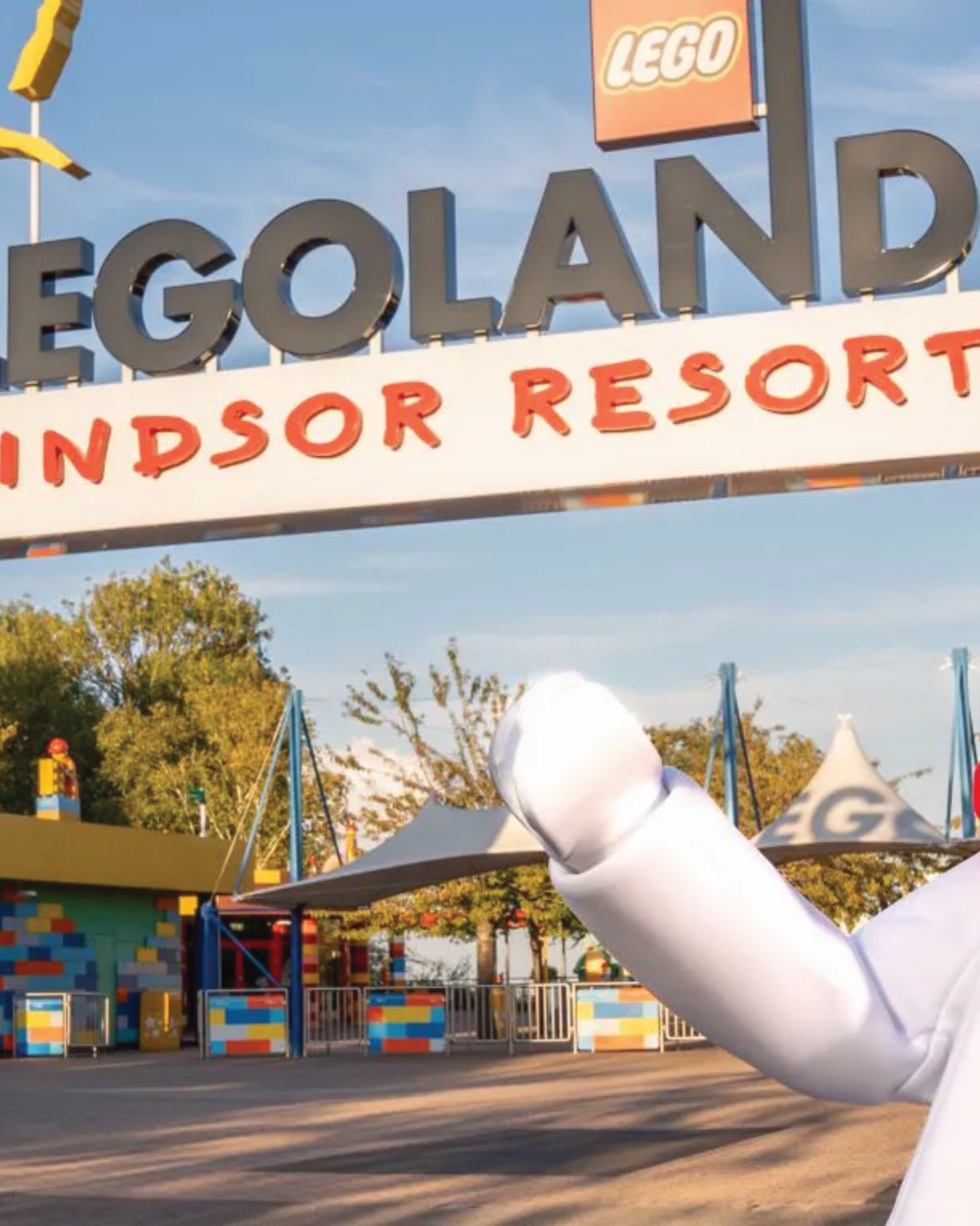 ❄️☃️ FESTIVAL OF FLURRIES ☃️❄️
LEGOLAND WINDSOR ✨
@rwsglobalofficial
I was thrilled to be back with RWS at LEGOLAND Windsor to choreograph “The Festival of Flurries” for the winter season.
The Legoland at Christmas lineup also includes a marching band and opening day ceremony which had the pleasure of teaching the performers.
Huge gratitude @slou_twist and Kaya for bringing me in to work on this gorgeous project! Big thanks to @si_fox_ for taking the reigns and seeing the prices through to its premiere
Massive shout out to the wonderful cast who brought this show to life:
@tay.morgan_22 @alexxdennison @ruthiefrancesgray @jessicambarkshire @lucykeyser_x @keiraday @hannahcrown @jodiehunterrr #GeorgiaIvy
The Festival of Flurries can be seen at Legoland Windsor now
@legolandwindsor
❄️❤️
.
www.jonathanmawson.co.uk
#ImaginationInMotion #CreativeDirector #ChoreographerLife #RWS #LegolandWindsor #FestivalOfFlurries