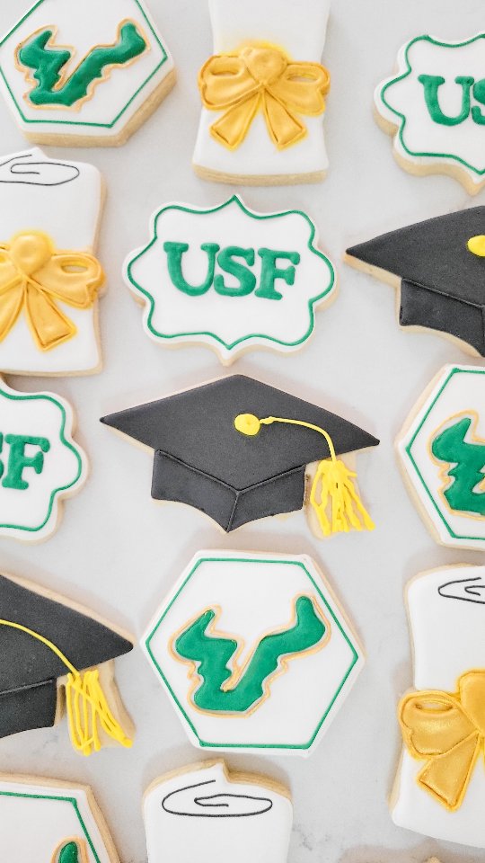 I don't normally take non-holiday custom orders this time of year because the season already has a hectic vibe to it but I couldn't resist doing another set for one of our favorite colleges for winter graduation.
.
.
#usf
#usfbulls
#usfcookies
#collegecookies
#stpetersburgflorida
