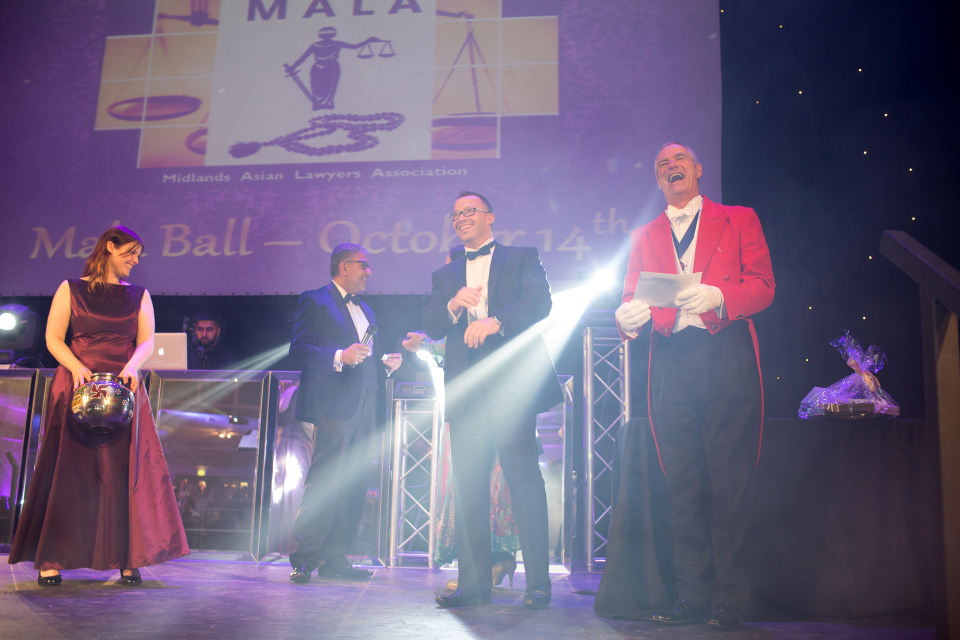 We asked a venue manager how Geoffrey changes the day — and their answer says it all. He keeps suppliers on cue, nips delays in the bud, and lets planners focus on the couple, not the logistics. Calm, clear direction = a smoother timeline and fewer surprises. Want your venue days to run like clockwork? Link in bio. 👏🤝💫 #weddingpro #toastmaster #venuepartner #weddingplanning #bridetobe #weddingday #suppliercoordination #classinacoat