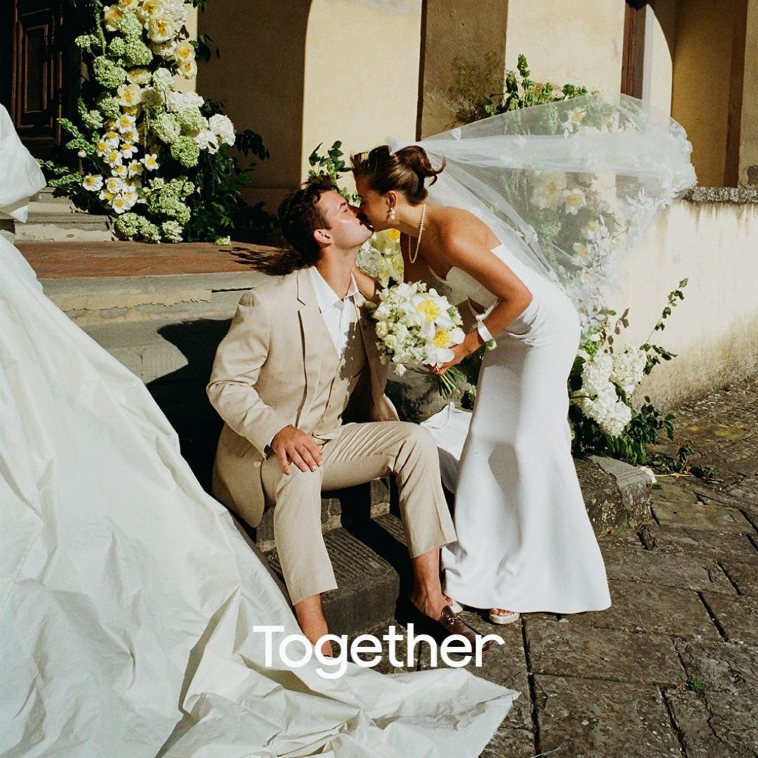 This morning live on @togetherjournal
Thanks to Emma and Jared for trusting me and to be the most lovely couple ✨
With the amazing team
@emma_fitz__ & @jlazor_rj
Planning @confettiacolazione
Flower @ilprofumodeifiori
Venue @villapetriolo
Video @lumiereweddingfilms
Rentals @barbera_noleggi
Music @goodvibeslivemusic
Lights @pagani_service
Muah @tuscanyglamteam
Car @slowhills
Stationary @papyros.studio