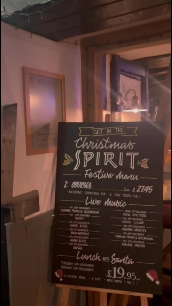 Christmas is in full swing at The Rose & Crown, Brentwood! 🎄🎉We’ve decked the halls, covered the place in sparkle, and Faye can’t wait to show you the festive magic we’ve created.Pop in, grab a drink, and get into the Christmas spirit with us! 🍻✨#RoseAndCrownBrentwood #FestiveFun #ChristmasDecorations #BrentwoodLife #ComeAndSeeUs