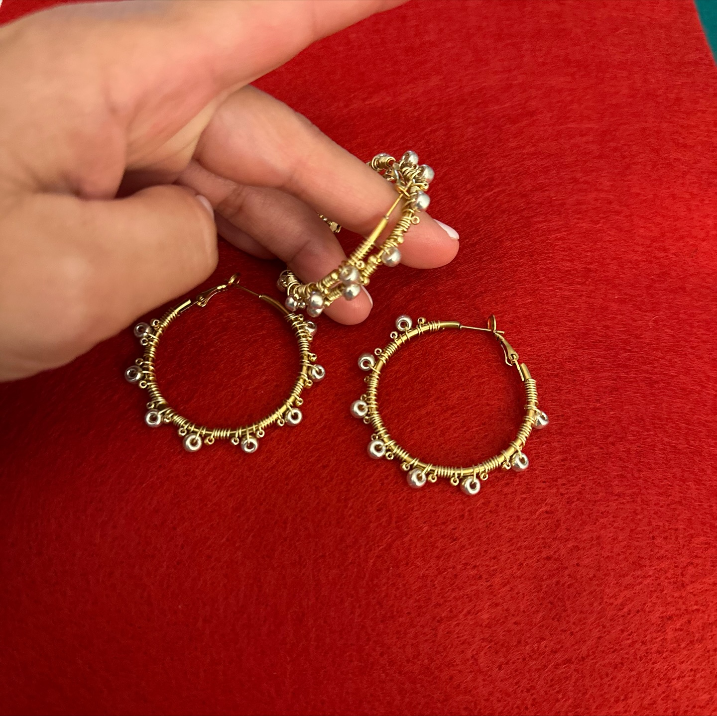 Resina, metales y naturaleza en la Navidad 🎄🫶🏼
#greenwitch #boricuagirl #clayjewelry #craftespañol #fyp #puertoricotiktokt #magiatiktok #magiccraft #boricua🇵🇷 #boricua #craftideas #crafttok
#apoyalocalpr #polymerclayearrings #clayearrings #shopsmall #boricua🇵🇷 #handmade #clayallday #polymerclayearrings #polymerclaytutorial #polymerclayartist #arcillapolimerica #arcillapolimericatips #polymerclaycreations #resina #resinajewelry #resinaccessories #PolymerClayCreations
#ClayCutters #ClayCommunity #SmallBizSupport