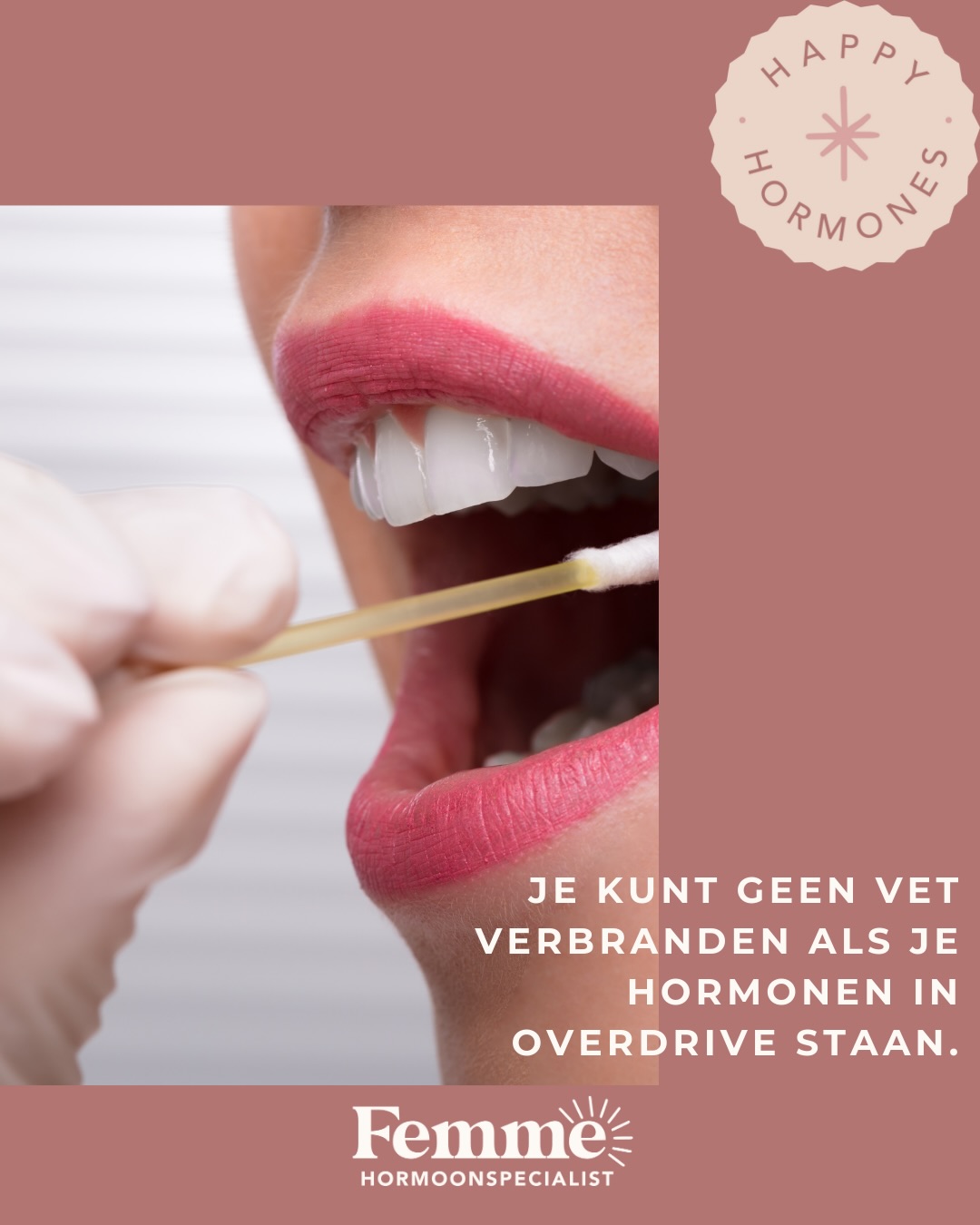 ✨ “Ik doe alles goed… waarom val ik dan niet af?!
Als deze zin pijnlijk herkenbaar klinkt, lees dan even door. 💛
Ze at gezond.
Ze sportte meerdere keren per week.
Ze deed alle ‘juiste dingen’.
En tóch…
➡️ gewichtstoename
➡️ slechter slapen
➡️ meer cravings
Wat was er aan de hand?
Haar hormonen stonden in overdrive, iets wat ik zó vaak zie in de perimenopauze.
Wanneer de HPA-as ontregeld raakt (hypothalamus–hypofyse–bijnieren), draait je lichaam op een constante stressmodus.
En in die stand kán je lijf simpelweg geen vet verbranden.
Hoe hard je ook traint. Hoe goed je ook eet.
🔎 In haar speekseltest zagen we:
• verhoogde stresshormonen
• verstoorde dag-nachtritme
• te weinig herstel
Van daaruit konden we eindelijk doen wat écht nodig was:
✨ slaap herstellen
✨ voeding en suppletie afstemmen op hormonale balans
✨ beweging inzetten die stress verlaagt in plaats van verhoogt
Het resultaat?
Meer rust. Minder cravings. Betere slaap. En eindelijk verandering op de weegschaal. 💫
🫶 Als jij ook het gevoel hebt dat je hard werkt, maar je lichaam niet mee wil… het ligt niet aan jou.
Het ligt aan je hormonen. En daar kun je wél iets aan doen.
Wil je dat ik met je meekijk? Reageer hieronder met hormoon of stuur me gerust een DM en ik denk graag met je mee. 💌 #cortisol #dhea #vetverbranding #gewichtsverlies #slimsporten #perimenopauze #femmehormoonspecialist