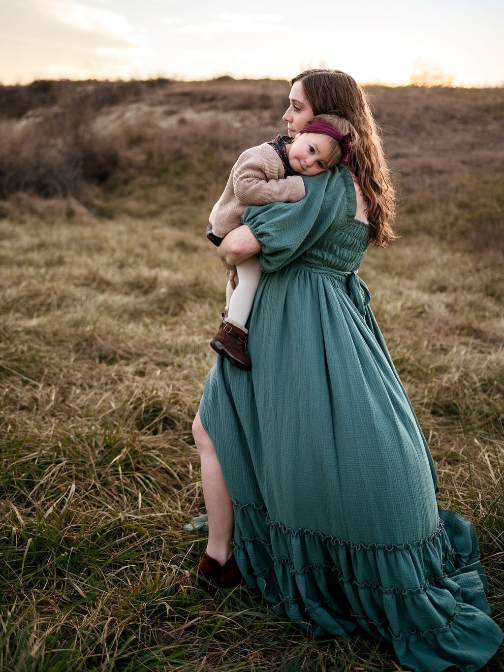 The Dawn gown in this beautiful teal color is soo special! Just like every single women. 🤍
📸 @sjnuzumphoto
#maternityphotoshoot #pregnancyphotoshoot #maternityphotography