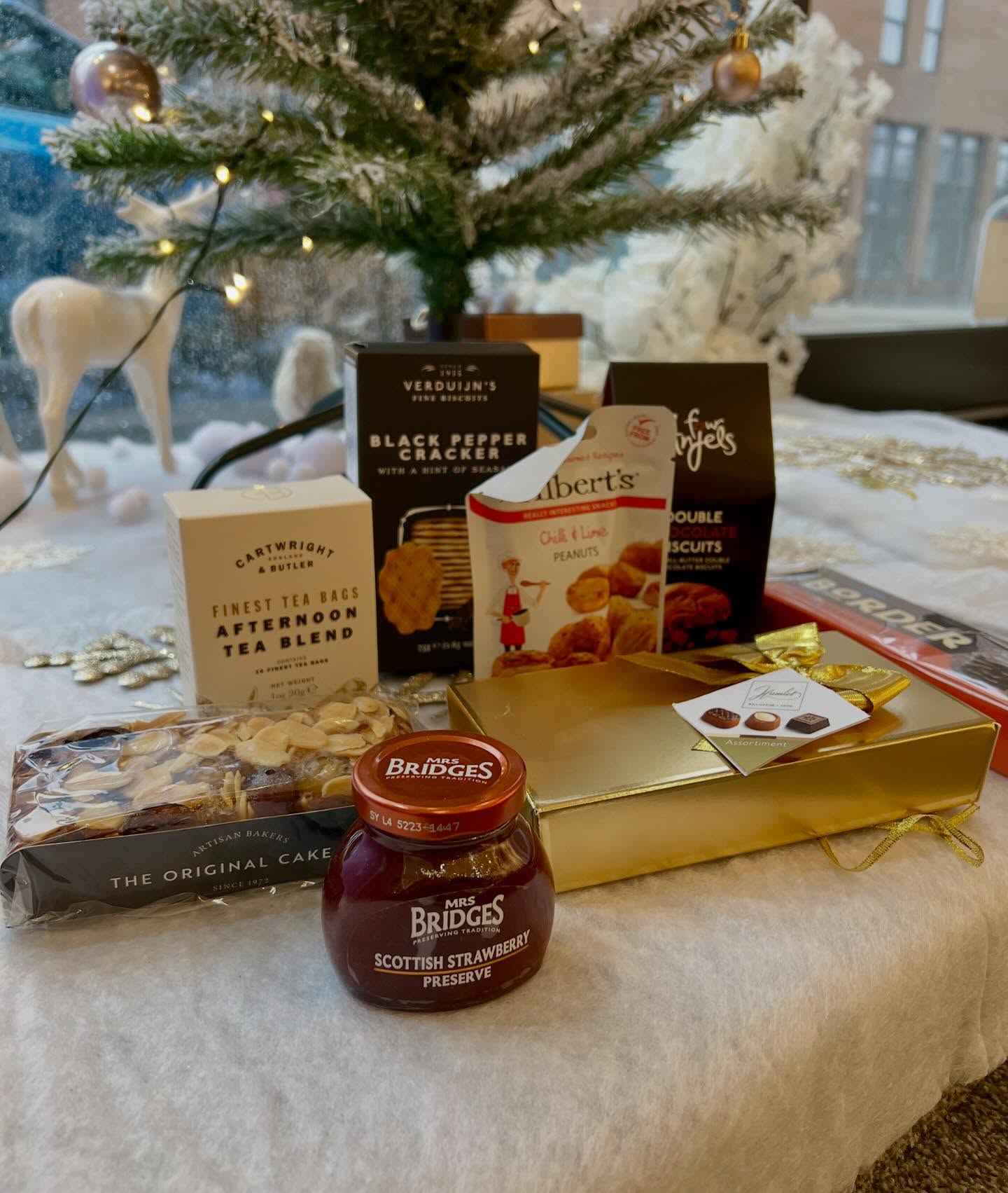 Thanks so much to the lovely bunch at @sinceritybridal for this gorgeous hamper ๐ Itโs very much appreciated and Iโm sure wonโt last too long haha xxx ๐๐ฅฐ๐๐ป
#thebridalloungenewcastleunderlyme #thankyou #christmaspresent #sinceritybridal #hamper