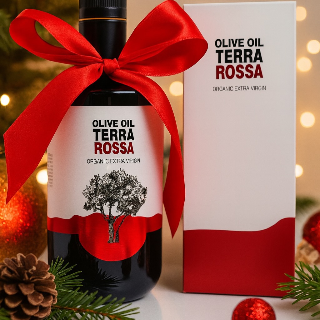 Festive moments of indulgence 🎄✨
When quality meets design: TERRA ROSSA Organic Extra Virgin Olive Oil 🎁!
The perfect gift for those who love great food, beautiful aesthetics, and true craftsmanship.
A drop of sunshine, wrapped in red & white ❤️🤍
#terrarossa #oliveoil #giftidea #christmasgift #foodlover #organic #extravirgin #gourmet #holidayvibes #terrarossabellani #evoo #istra #croatia #xmas #family
