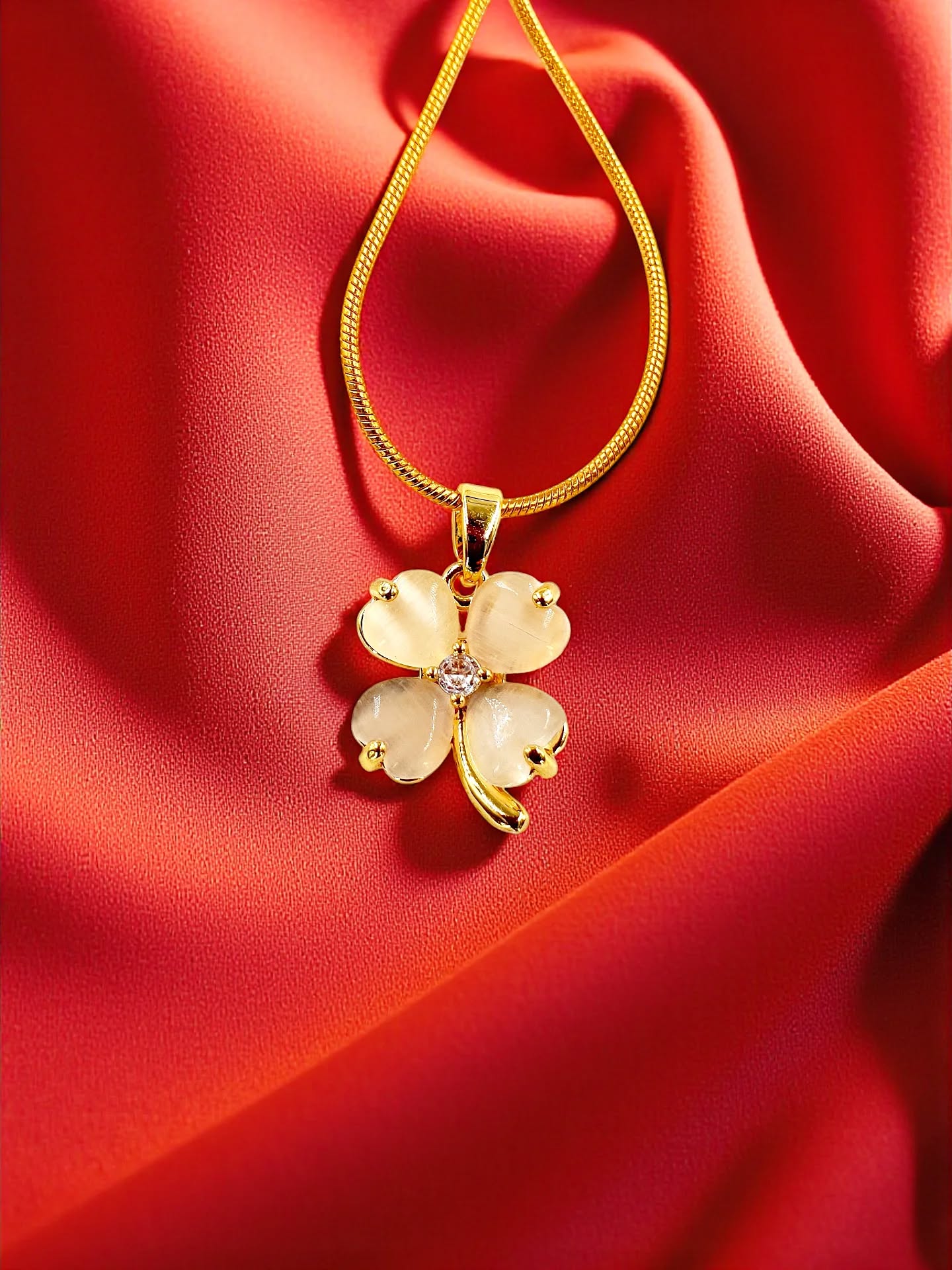 4 Yapraklı Yonca Kolye 🍀
Paslanmaz Çelik Yılan Zincir ile birlikte premium Stella Fortis™ kutusunda gönderilir.
#Amazon
#HepsiBurada
#Trendyol