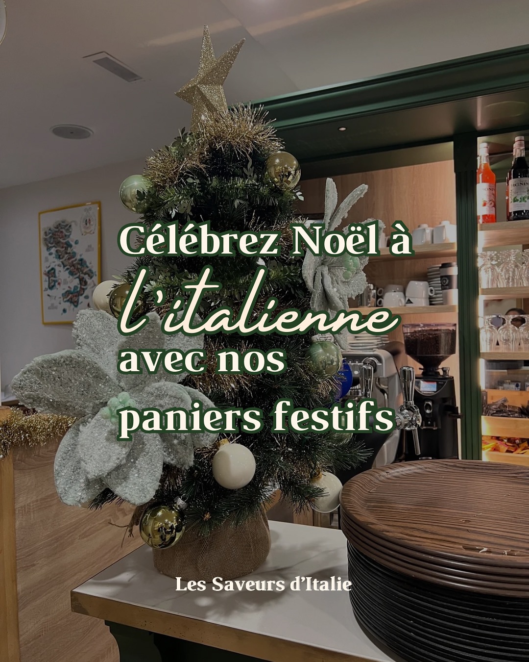 Cette année, on met l’Italie sous le sapin 🎄
Composez votre panier festif avec vos produits préférés de notre épicerie fine : pâtes artisanales, sauces, douceurs, amaretti, huile d’olive…
Et hop, dès 3 produits choisis, vous profitez de 10% de réduction sur l’ensemble de votre panier.
De quoi offrir (ou s’offrir ) un Noël plein de saveurs.
Paniers prêts en boutique ou venez créer le vôtre !
#chinon #panierfestif #panierpersonnalisé #cadeauxdenoël #cadeaupersonnalisé