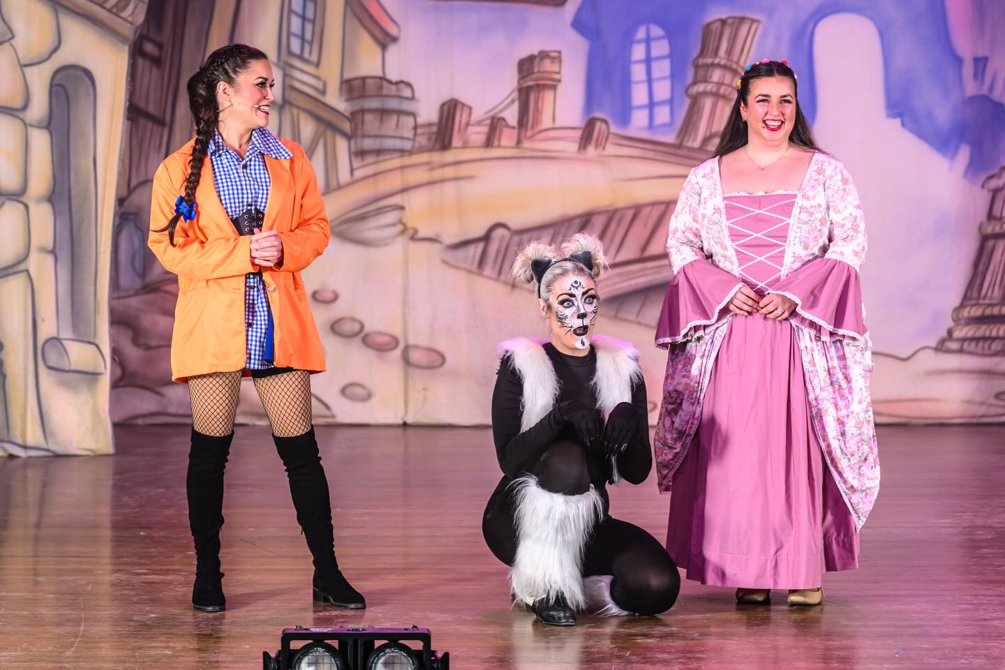 Don’t miss out — tonight could be your last chance to see the panto!
With only a few dates left that are VERY limited, book now before they are gone!
📸 @seaneastphotography
👗 @mollylimpets