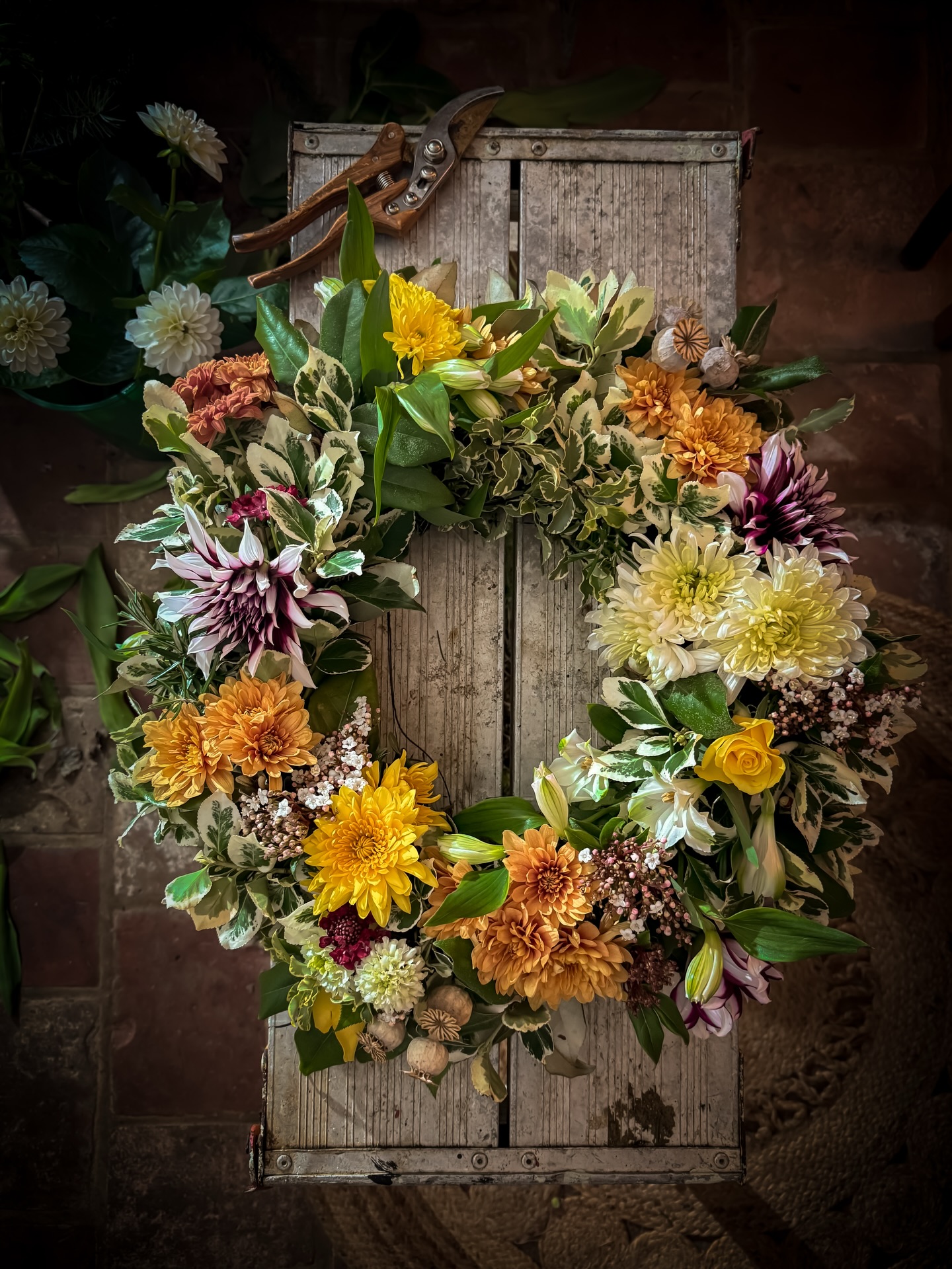 Natural farewell tributes
Seasonal wreath and hand-tied flat spray
Vibrant pillow arrangement in red & yellow
All plastic & foam free
British tulips sourced externally
#floralarrangement #farewellflowers #chrysanthemums #seasonalflowers #naturalflowers #florist #southnorfolk #wymondham #attleborough #sustainablefloristry