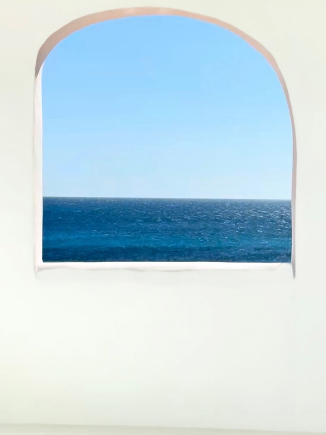 Le nom Lazuli trouve son origine dans “azureus”, ce mot latin qui renvoie aux bleus emblématiques de la Riviera. Entre la profondeur du lapis-lazuli et la lumière méditerranéenne, nos créations prolongent cette filiation naturelle avec le paysage azuréen.
Monture: Maora Marine
#EspritLazuli #AzurInspiration