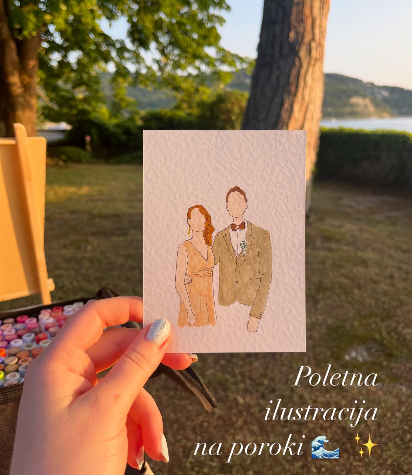 Topel spomin na poletno poroko v vili Tartini 🥰🌊✨
Fun fact, k ilustraciji svatov vštejem vedno tudi ilustracijo poročnega para ☺️✨ in se za niju ekstra potrudim ☀️
(Ceprov se itak za vsako risbo potrudim 💅🏻)
#anabatart #porocnodarilo #darilazasvate #fensi