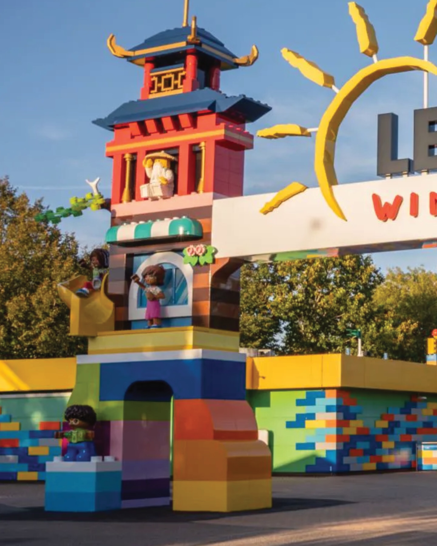 ❄️☃️ FESTIVAL OF FLURRIES ☃️❄️
LEGOLAND WINDSOR ✨
@rwsglobalofficial
I was thrilled to be back with RWS at LEGOLAND Windsor to choreograph “The Festival of Flurries” for the winter season.
The Legoland at Christmas lineup also includes a marching band and opening day ceremony which had the pleasure of teaching the performers.
Huge gratitude @slou_twist and Kaya for bringing me in to work on this gorgeous project! Big thanks to @si_fox_ for taking the reigns and seeing the prices through to its premiere
Massive shout out to the wonderful cast who brought this show to life:
@tay.morgan_22 @alexxdennison @ruthiefrancesgray @jessicambarkshire @lucykeyser_x @keiraday @hannahcrown @jodiehunterrr #GeorgiaIvy
The Festival of Flurries can be seen at Legoland Windsor now
@legolandwindsor
❄️❤️
.
www.jonathanmawson.co.uk
#ImaginationInMotion #CreativeDirector #ChoreographerLife #RWS #LegolandWindsor #FestivalOfFlurries