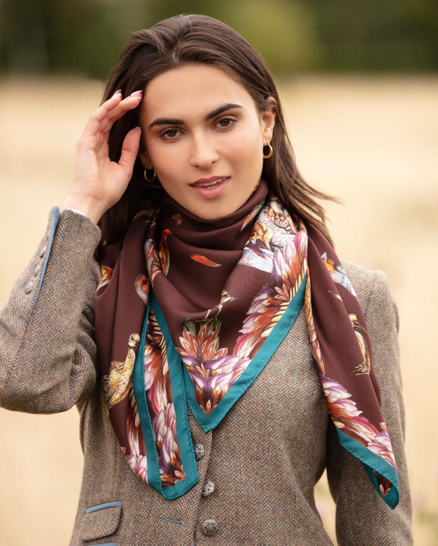A gift to treasure for many years. Clare Haggas silk scarves and hair scrunchies made in England.
#clarehaggas #silkscarves #cotswolds #countrystyle #luxurylifestyle