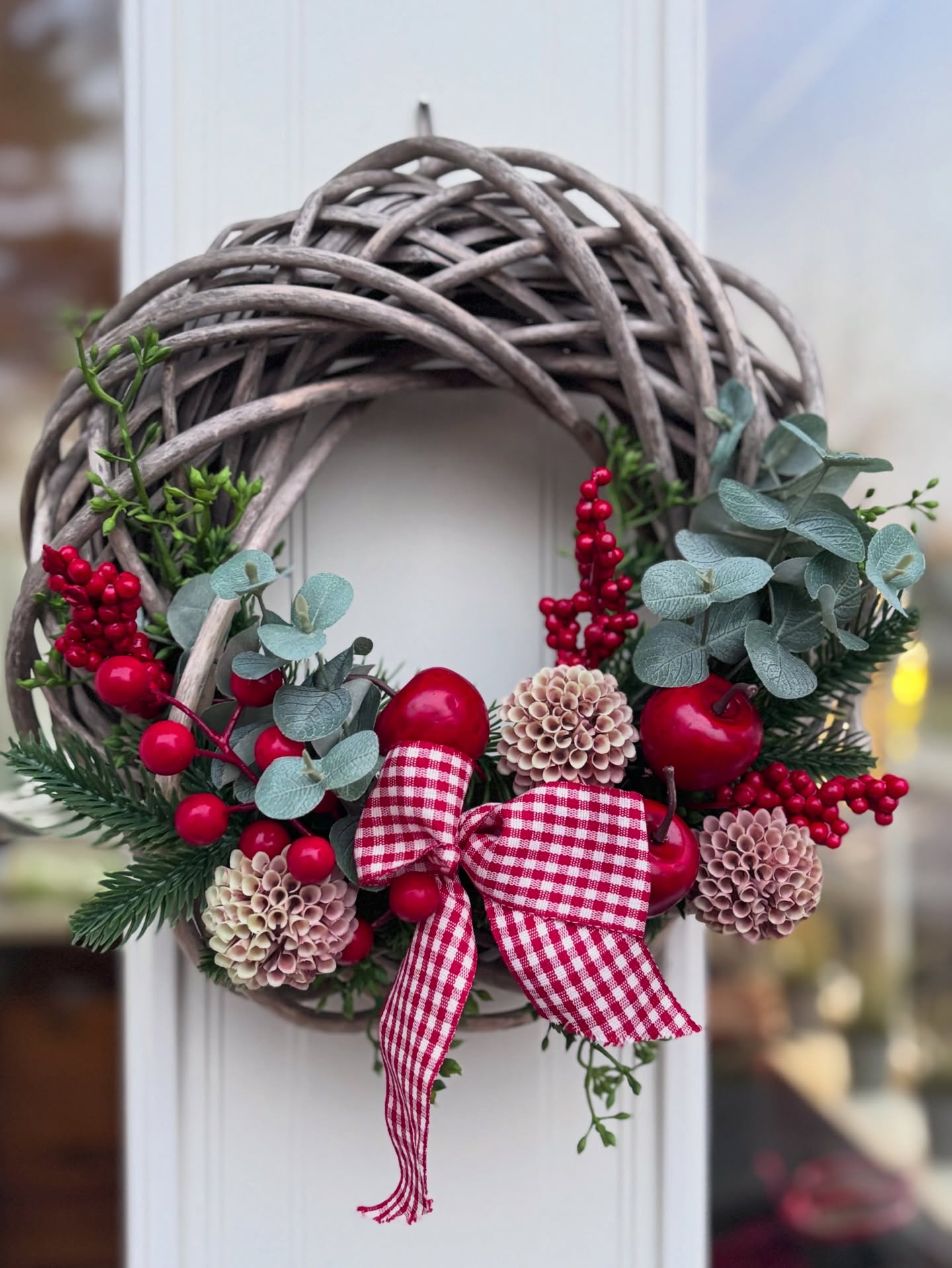 Joulukranssi! 🎅🏻 Hyvää viikonloppua!
#kranssinäyttely #vaihtuvakranssi #kranssi #joulukranssi #lempineliöt #joulukuu #joulu