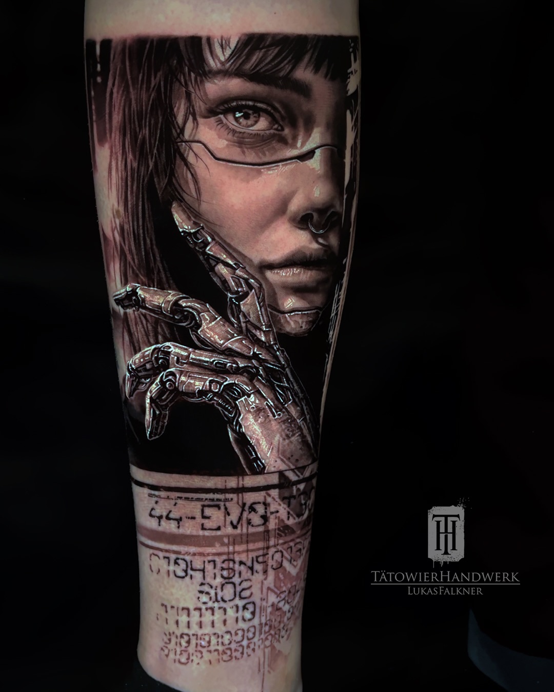 One of my personal highlights this year was definitely the @tattooexpozwickau 🔥
This Cyberpunk piece for my dear @claudschpotato ended up taking home these awards 🤘
▪️ 1st place - Best of Black and Grey
▪️ 1st place - Best of Saturday
▪️ & Best of Show
Unfortunately, this was the last edition of @tattooexpozwickau , so winning an award at this legendary show means even more to me! 🙏
#realism #blackandgreytattoo #tattooartist #tattoozwickau