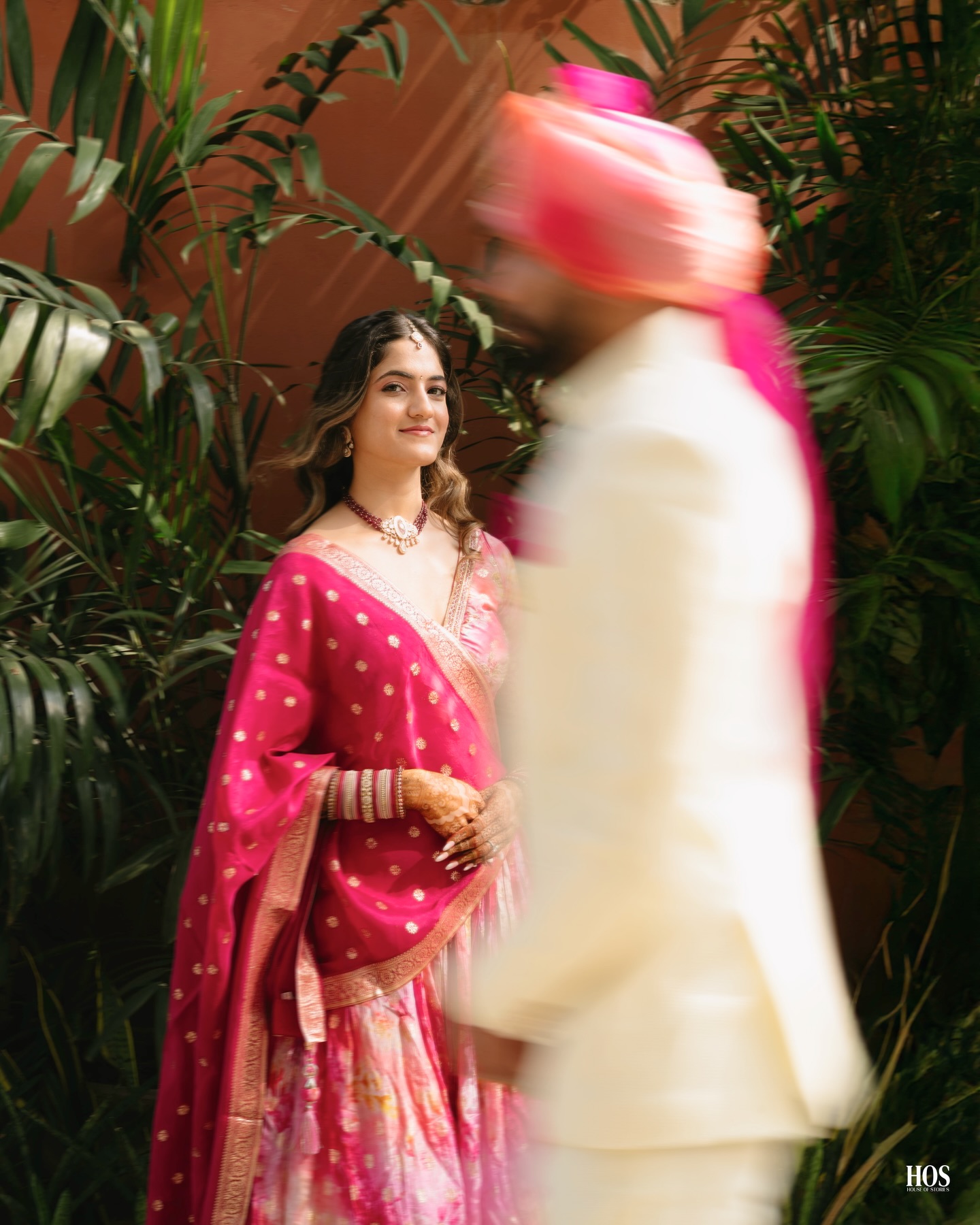 “Wrapped in tradition, rooted in love.”
Prachi & Raj
mua: @sakhi_beauty_clinic
www.houseofstories.in
#houseofstories
#lovestoriesbyhos