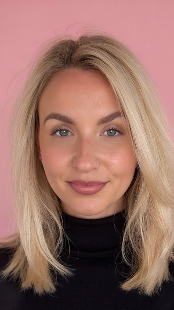 Hi gorg, I’m Hannah!
👆🏻This is just a lil snippet of what I do and what you can expect from me.
In a nutshell…
I’m here to create a fun, relaxed and uplifting experience for brides that oozes good-vibe energy and empowers women to step into their dream bridal self with confidence and ease; removing the anxiety around makeup and together, embark on an exciting journey to ‘I do’.
(Let’s not forget the fact that I create gorgeous glowing bridal looks too! 😜)
Anyway, that’s enough from me I’m off to the gym.💪🏻🏋🏼♀️
Happy Sunday! ✌🏻
Big LOVE
HANNAH X
#brightonmua #brightonmakeupartist #sussexmua #sussexmua #sussexweddingsuppliers #brightonweddingsuppliers