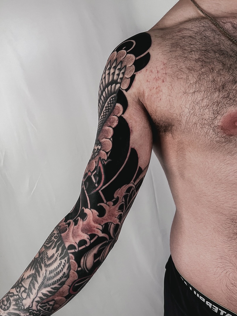 Connecting the whole arm, wave by wave.
Japanese-inspired waves flowing through the gaps,
closing the sleeve, respecting what was already there,
and turning separate pieces into one solid system.
Everything connected.
Everything finally breathing.
More coming soon.
Oakland — booking open.
#tattoosleeve #sleeveconnection #japanesewaves #tattooflow #armtattoo #sleevework