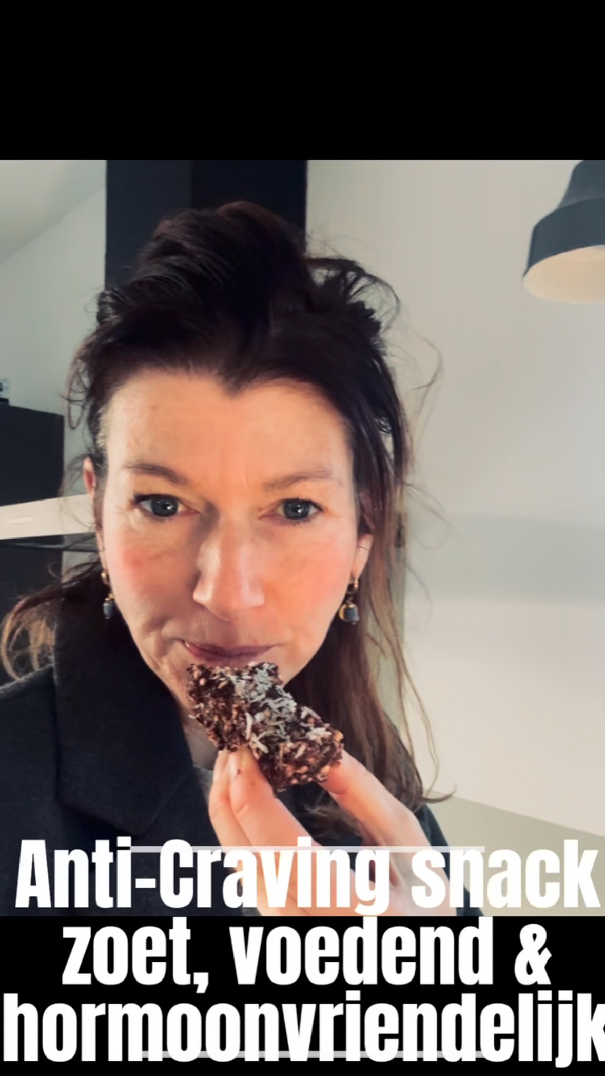 Anti-Craving Energy Reep
Cravings komen vaak door een schommelende bloedsuiker, niet door “te weinig wilskracht”.
Deze energy reep helpt: vezels, gezonde vetten, magnesium en omega-3 voor meer verzadiging en minder snaaitrek.
Makkelijk om te maken, fijn om in huis te hebben. 🍫🌿
Reageer met energy reep en ik stuur je het recept ❤️
#femmehormoonspecialist #anticraving #stabielebloedsuiker #gezonderecepten #nietvullenmaarvoeden #orthomoleculair #orthomoleculairevoeding