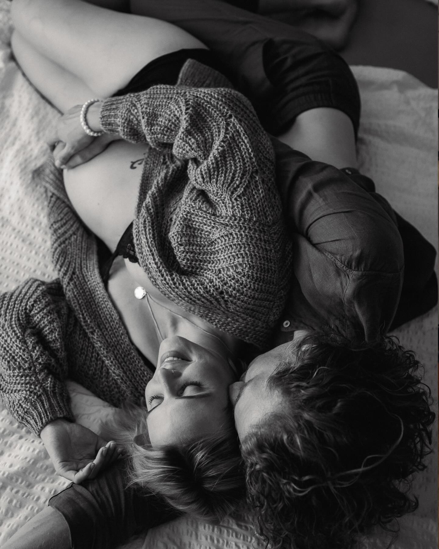 Still in love with this Shoot from two years ago🤍
#maternityhomesession #schwangerschaftsbilder #maternityphotography