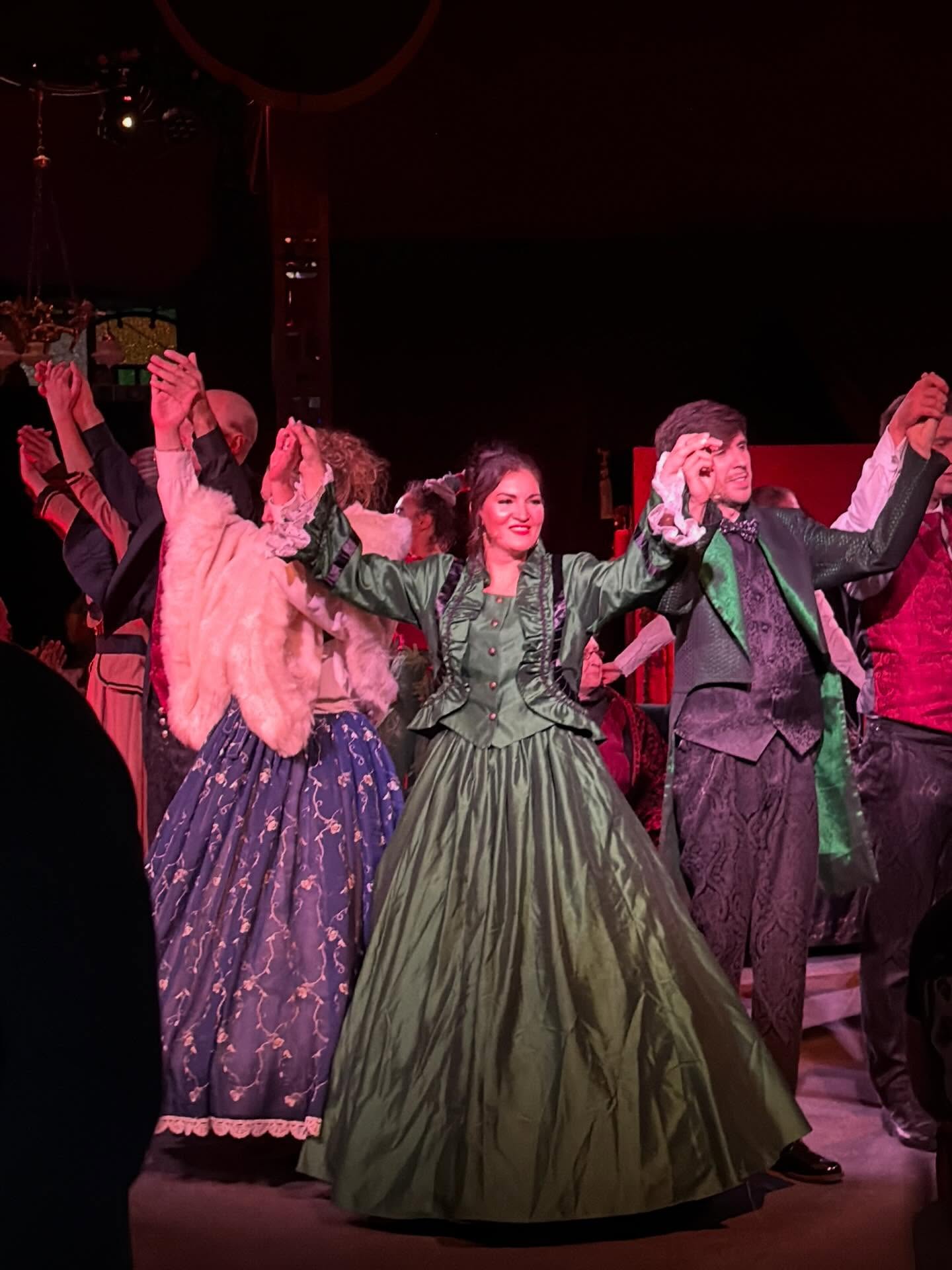 Yesterday I had the pleasure of performing an incredible Christmas show with @uraniatheaterkoeln , now in their stunning new location at the Spiegelpalast. The atmosphere, the beauty of the space, the audience⊠everything was magic.
So many emotions on stage and such a unique blend of musical genres that fit together brilliantly.
My deep respect to @bettina.montazem for creating such an inspired and powerful production. And singing together with James Williams is always a pleasure!
Feeling full of inspiration today. âšđ¶đ«
Next performances with me:
đ
26.11 â 20:00
đ
27.11 â 20:00
đ
03.12 â 20:00
đ
06.12 â 15:00
đ
10.12 â 20:00
đ
11.12 â 20:00
đ
19.12 â 19:00
đ
20.12 â 15:00
đ
21.12 â 16:00
đ
26.12 â 15:00
đ
29.12 â 20:00
đ
30.12 â 20:00
#theaterurania #spiegelpalast #annamoog #soprano #klassik #musicaltheatre #performance #onstage #artistlife #duesseldorf #vienna #showtime #musiclover #instamusic #culture #artlife #opera #crossover #theatrelife #musiciansofinstagram #singerlife #concertlife #singersofinstgram