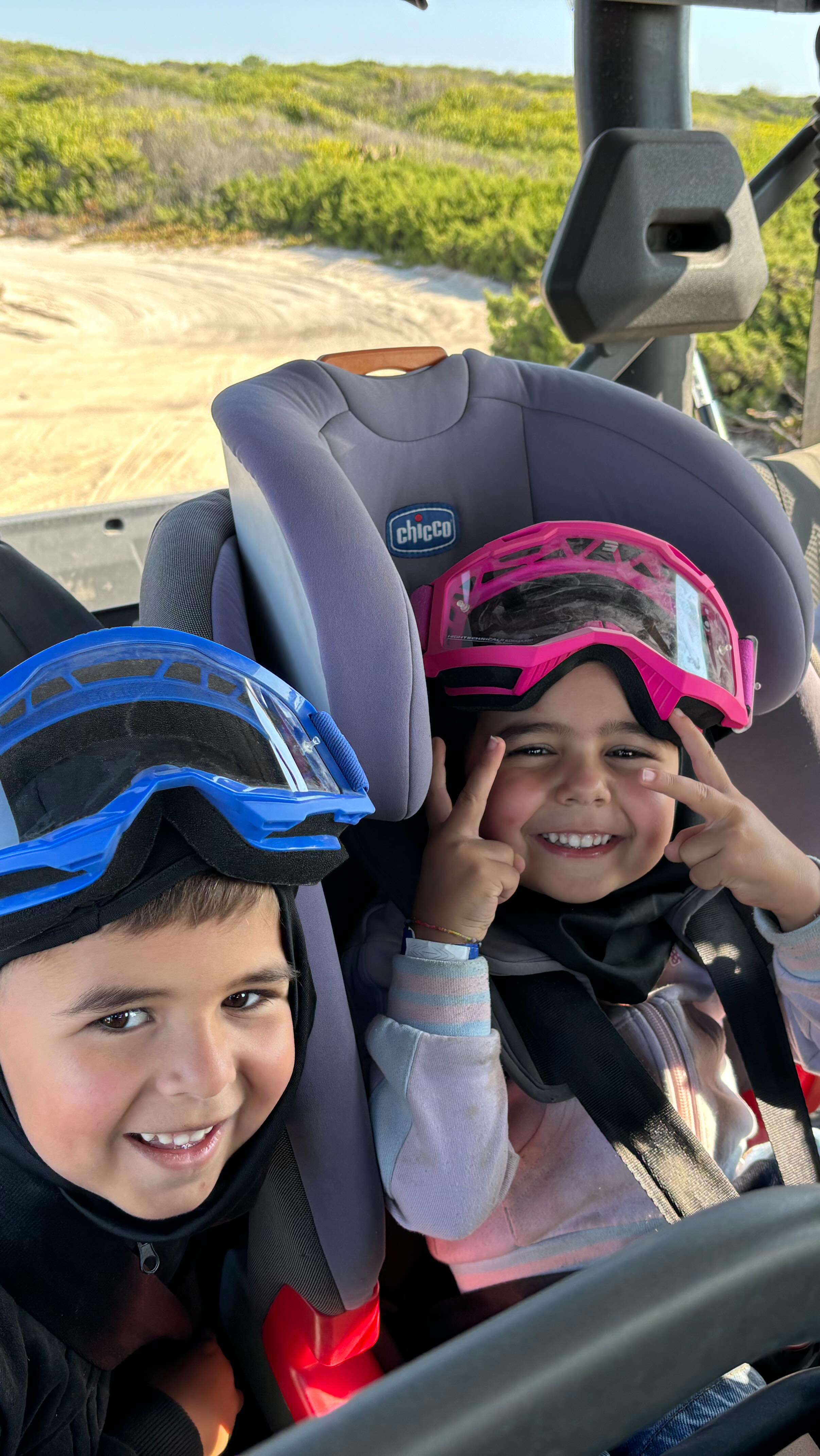 Eles não se vão lembrar dos brinquedos que receberam...
Mas vão lembrar-se do frio na barriga, do cheiro da natureza, das gargalhadas com os pais e da sensação de viver algo novo! 😍
🎄 Este Natal, oferece tempo juntos, emoção e memórias que ficam. Os nossos tours são para toda a família (a partir dos 2 anos de idade).
Marca já o teu passeio em www.sw-emotions.com
#swemotions #buggytoursalentejo #sines #alentejo #portocovo #natalemfamilia #feriasdonatal