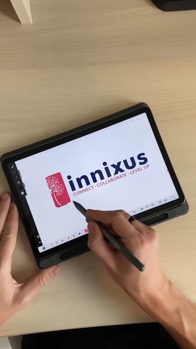 Poďme sa spolu pozrieť na to, ako sa dá logo jednoducho upraviť od nesprávne zadefinovaných prvkov. Vďaka čomu si potom môžete budovať profesionálny brand image.
Ak aj vy potrebujete refresh svojej značky, neváhajte mi napísať. ✏️😉
#znovadesign #design #identitydesign #logo #logodesigner #brand #branding #logodesigns #logoredesign #redesign #graphicdesign