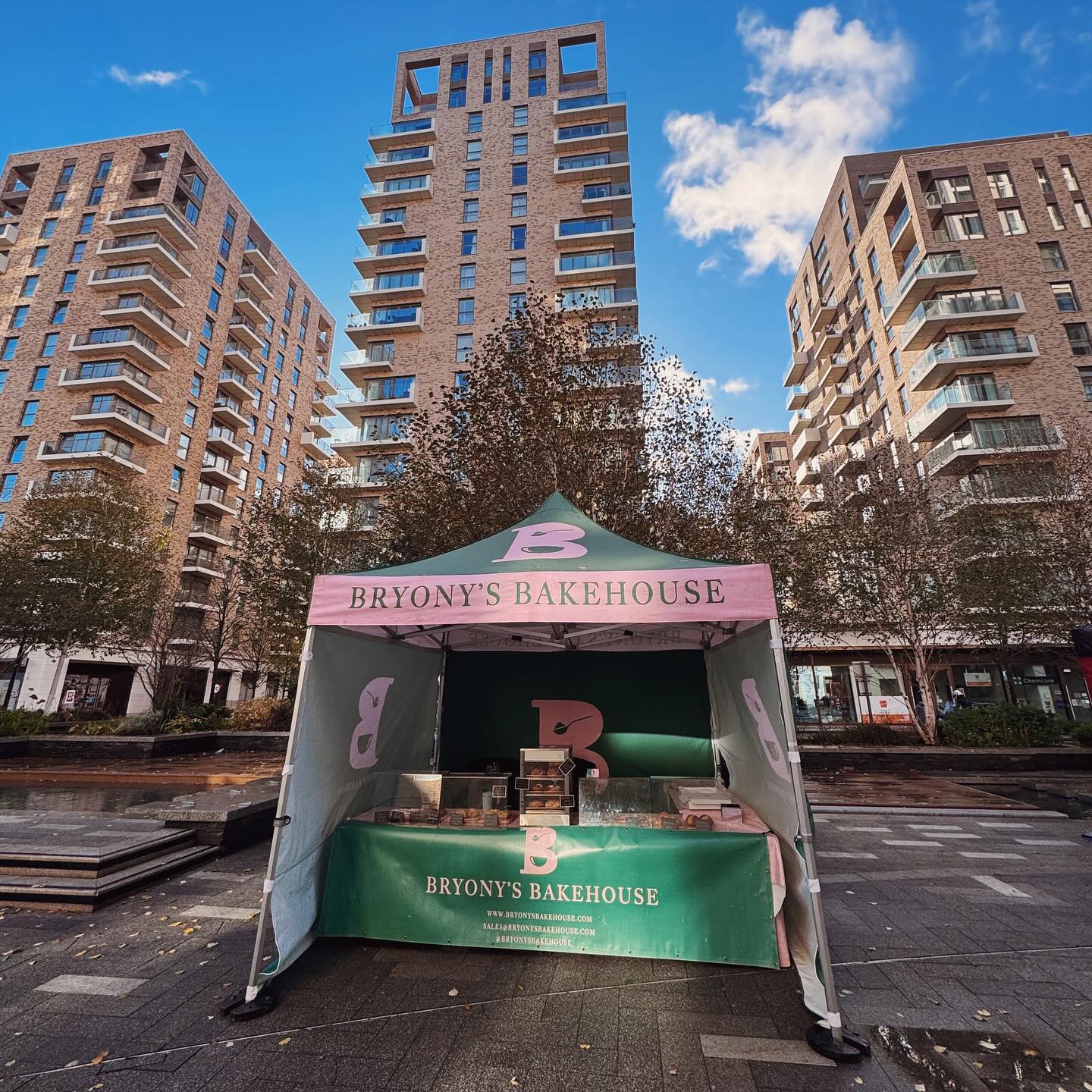 Another fun weekend at Kidbrooke market! 🫶
Thank you to everyone who supported us - we are back on Saturday 13th December - hope to see you all soon!
@kidbrookevillagemarket
#kidbrooke #kidbrookemarket #sweettreats #cinnamonswirl #saltedcaramelcookies