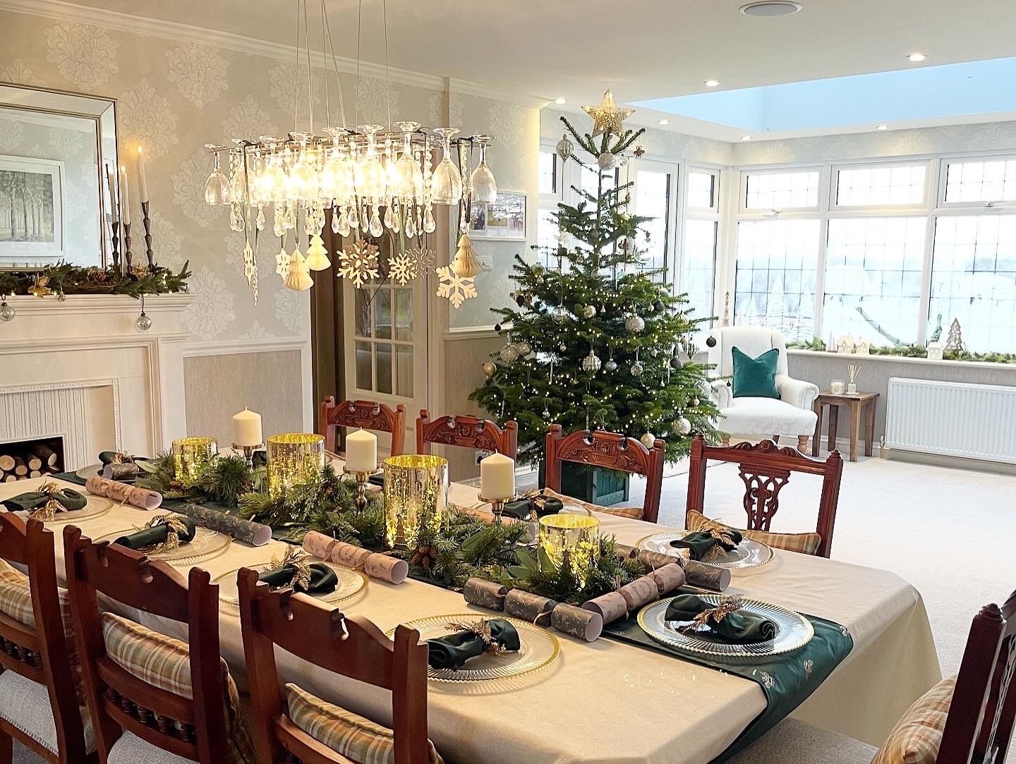 ~ A space designed for everyday living, dressed up for Christmas gatherings.
~ I love how festive styling can layer so easily when the room already works.
#christmasdining #festiveinteriors #christmasathome #realhomes #livedinhome #timelessinteriors #calminteriors #interiorstyling #homedesigninspo #interiordesignuk #tablescape #christmastable #countryhome #modernfarmhouse #interiordesigner #southinteriors #amyelizabethinteriors