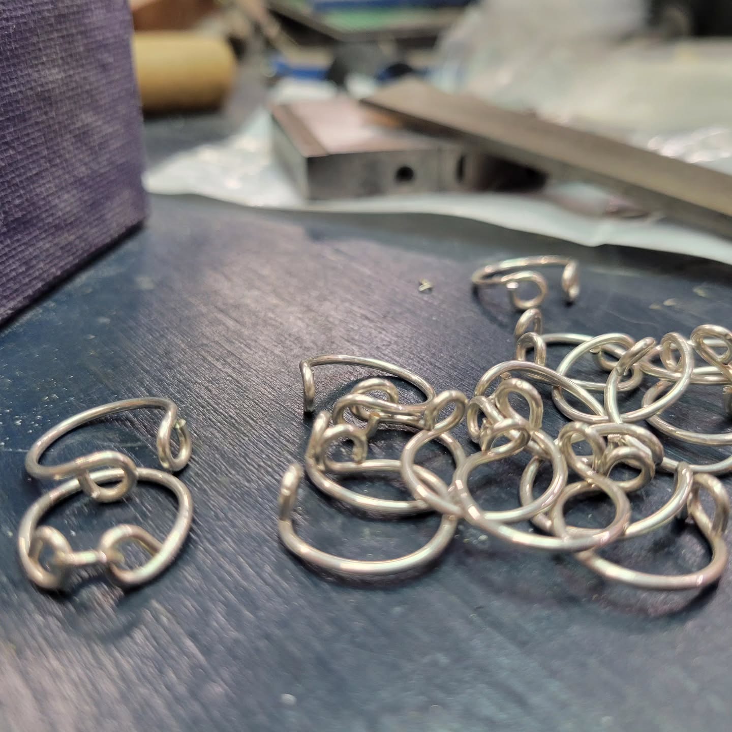 Handmade Harrisonburg is celebrating 9 years, and I’m thrilled to be returning with this amazing group of artists! ✨
Here’s a little peek at what I’ve been working on in the studio — IYKYK- can’t wait to see you next weekend. 🎄
#HandmadeHarrisonburg #heatfluxflow #InsideMyLocket #Handmadeisbetter @palefirebrewing #ShopSmall #ShopLocal