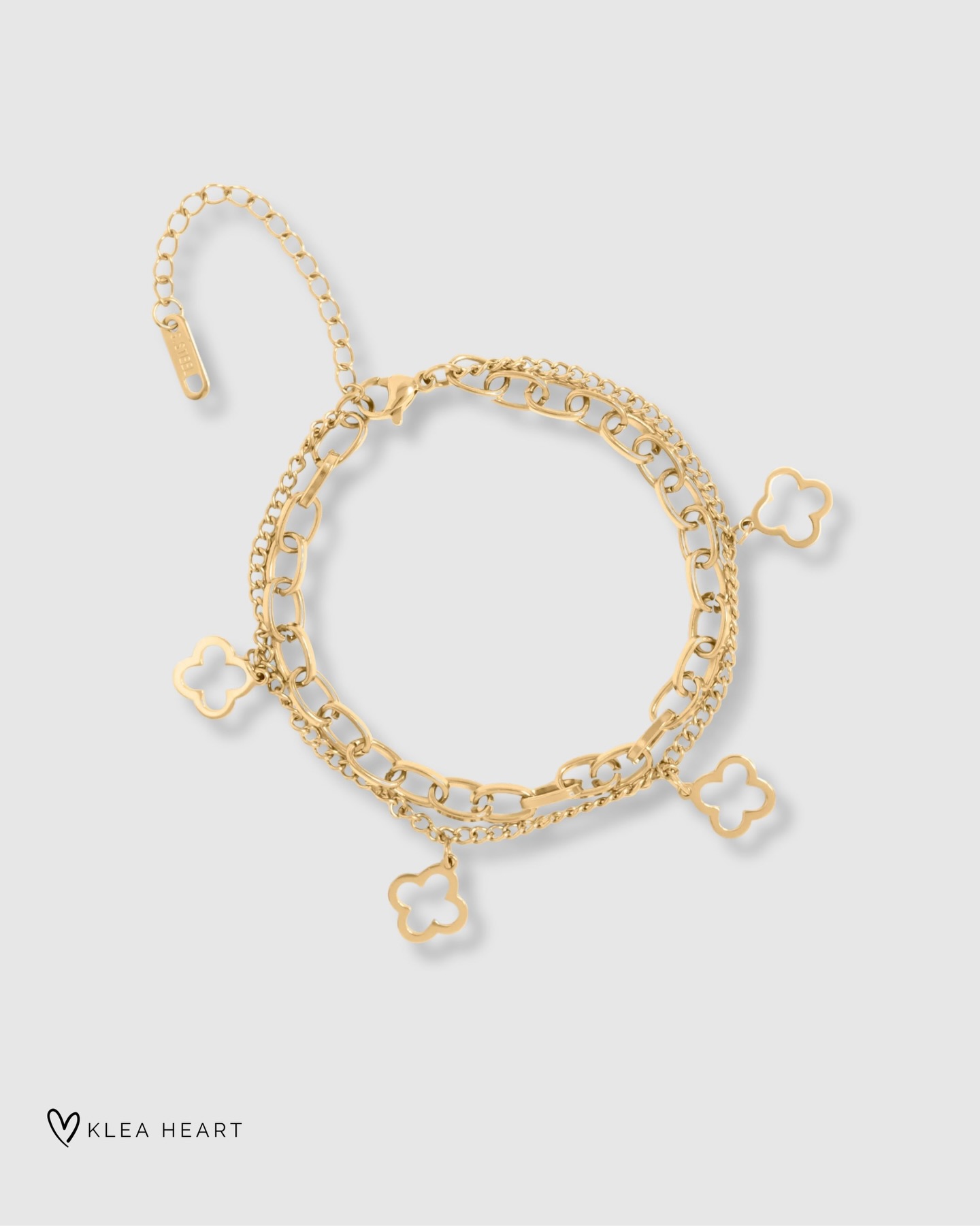 NEW IN – Our Clover Bracelet ✨
A touch of elegance, a little sparkle and a whole lot of luck – our new clover bracelet is here!
Delicate links, a refined design and four tiny lucky charms that make every outfit feel special.
Whether worn on its own or layered, this piece is guaranteed to become your new everyday favorite. 🤍
Now available in Gold & Silver ✨
#KLEAHEART #NewIn #LuckyCharm CloverBracelet JewelryLovers DailyWear JewelryAddict ShinyDetails