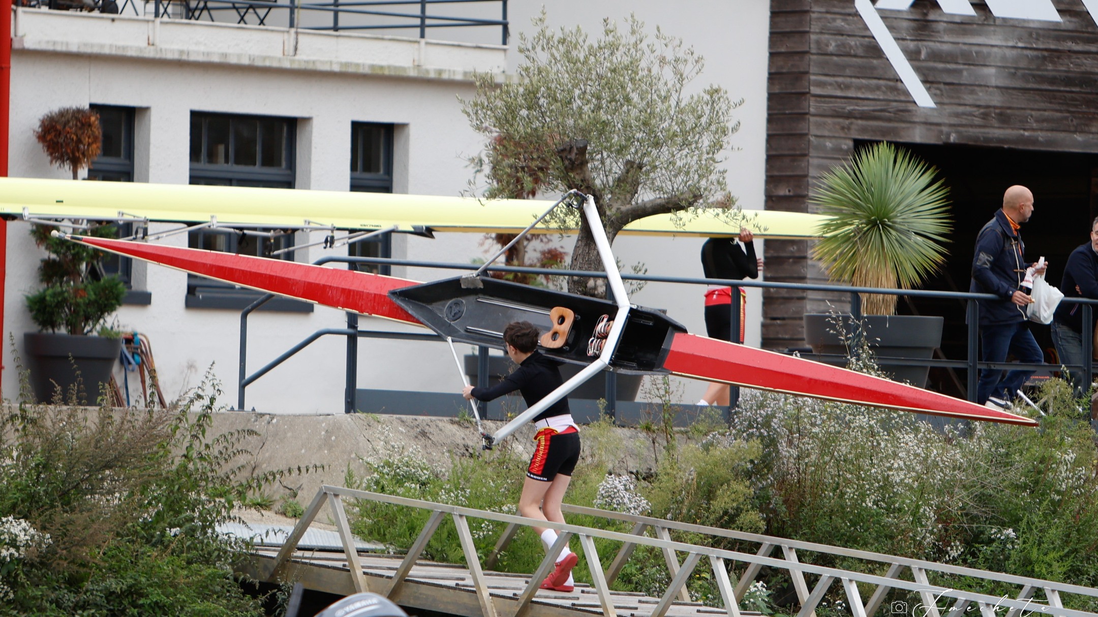 Entraînement sur la Seine et responsabilité du matériel dès le plus jeune âge 🚣♂️💪
Au CNAR, on apprend à ramer et à prendre soin de son bateau 🔴🟡🔴
Merci @fmecheta 📸