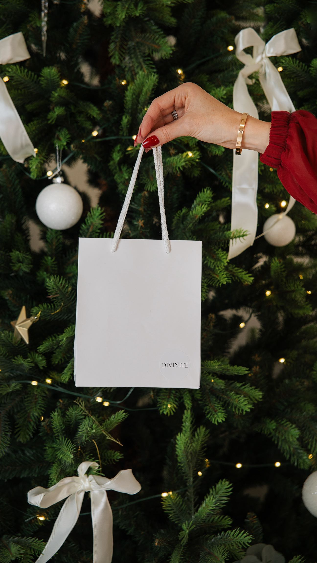 Udělejte radost. Sobě. Nebo jí. 🥰 Právě u nás na webu probíhá Black Friday a naše produkty tak můžete získat za výhodnou cenu, která se zase dlouho nebude opakovat 😍
#blackfriday #ceskaznacka #vanocnidarek