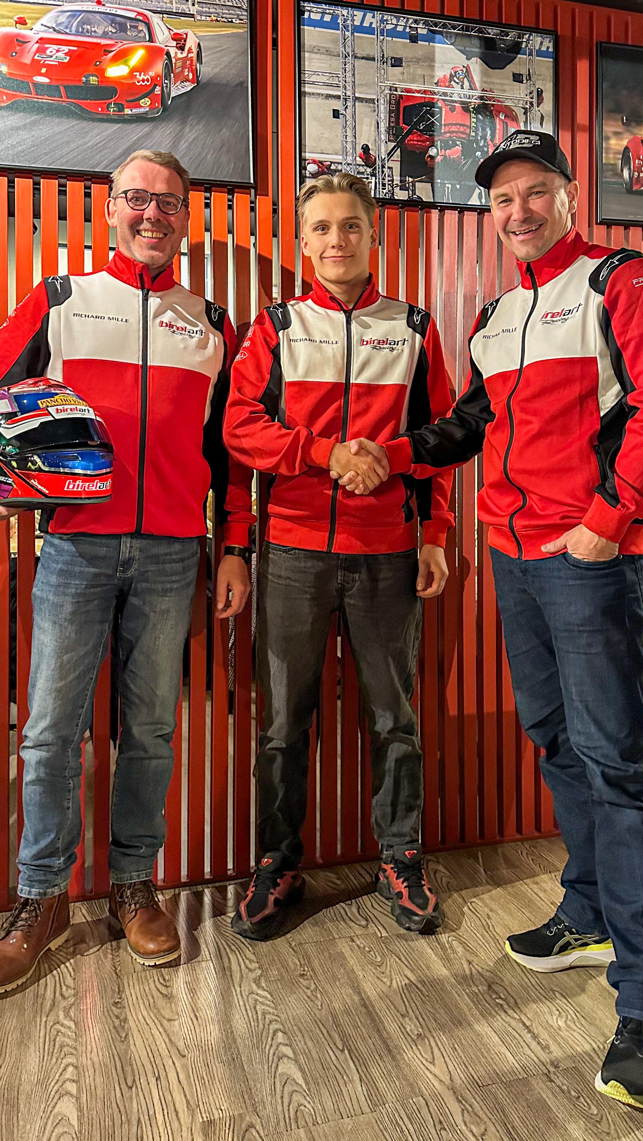 Behind the scenes 📹🤩
@centodieci_racing @toni.vilander @jussipohjola @bgvarikko @karthouse.fi
📹 @kartmamaphotographs
#mara #gomara #racewithmara #kz2 #birelart #centodieciracing #centodieciracingwithbirelart