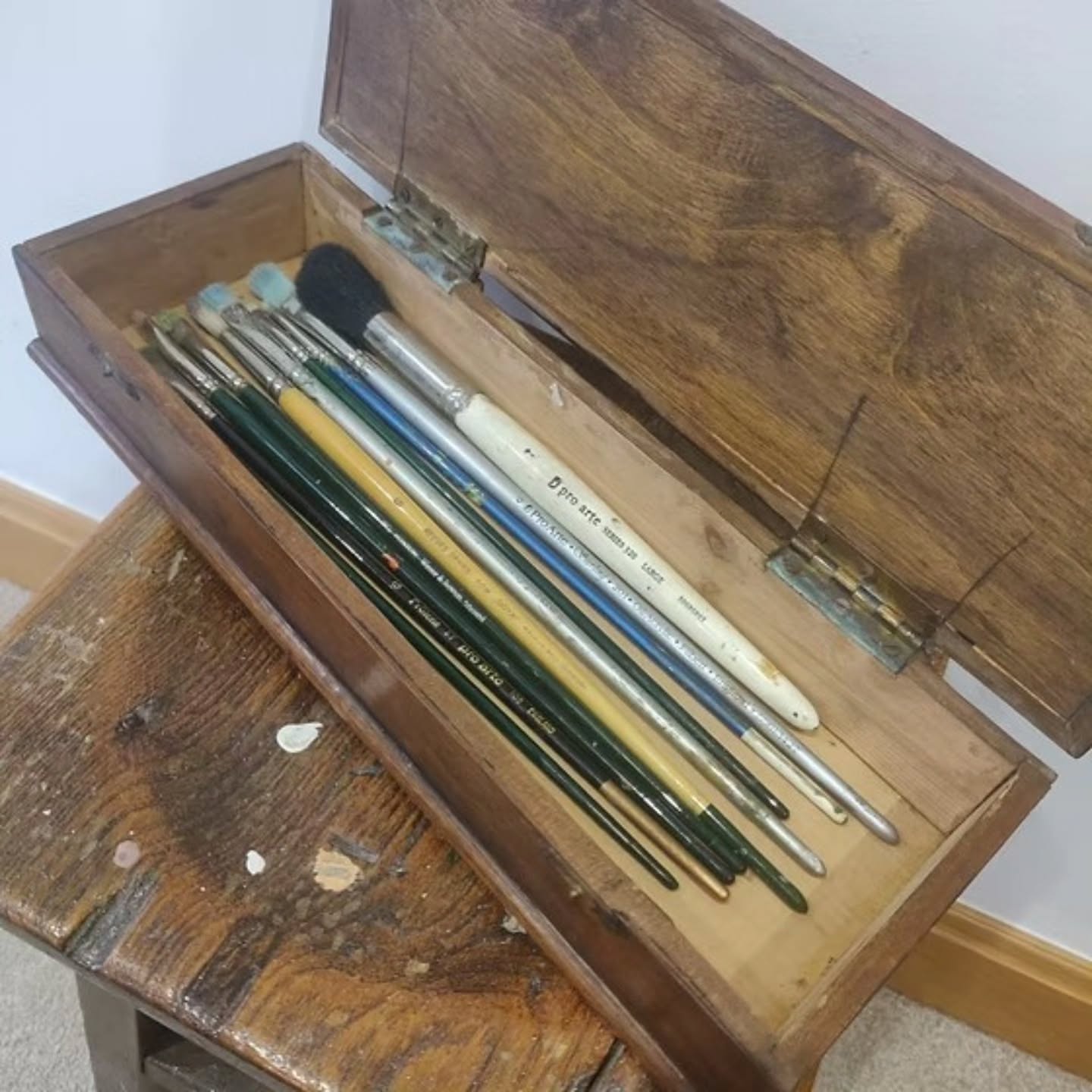 https://www.objetdart-stuff.co.uk/product-page/antique-victorian-late-19th-century-oak-glove-box-upcycled-to-artist-box #artistic