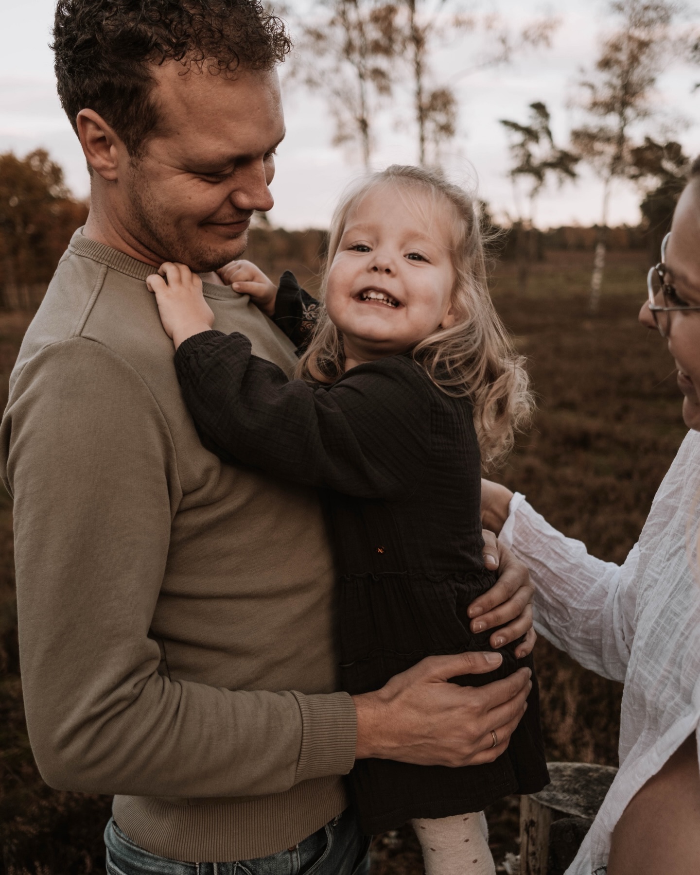 Herfstigste shoots als deze staan hoog op mijn favorieten lijstje!🍂
Wat deze shoot nog leuker maakte was dat het de 6e keer was dat deze leuke mensen voor mijn lens stonden!
Grootste compliment dat er is.🤍
