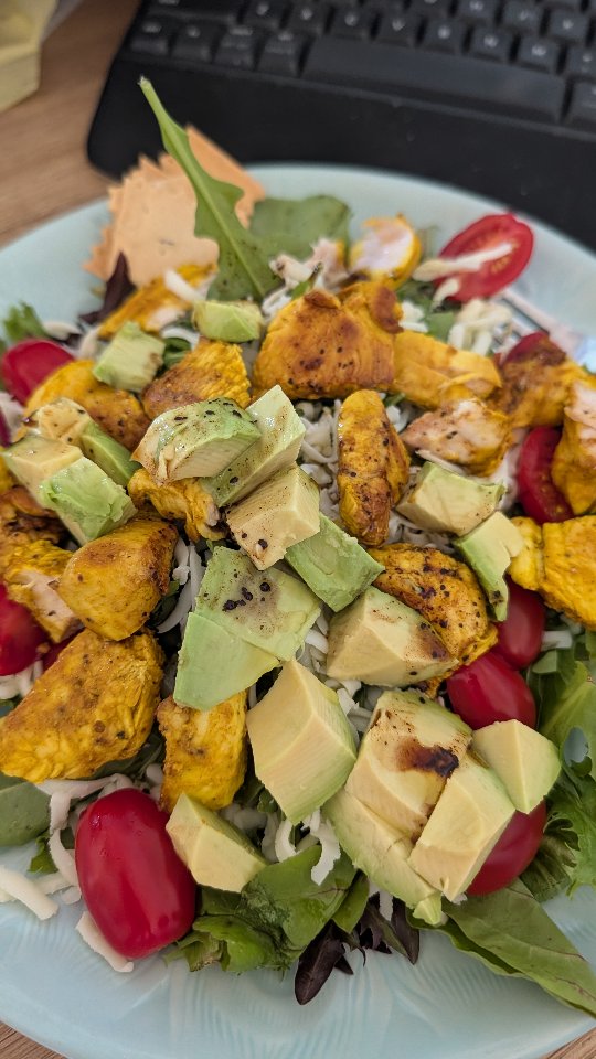 Hey ladies! 🌟 Who's ready to crush those perimenopause cravings with a meal that's anti-inflammatory, protein-packed, AND insanely delicious? 😍
This Golden Turmeric Chicken over fresh greens is my current obsession – it's quick to whip up (perfect for our crazy busy schedules!), loaded with metabolism-boosting goodness, and keeps me feeling energized! 🔥
Turmeric = natural inflammation fighter, plus that high-protein chicken keeps blood sugar steady and hunger at bay so we can stay in control long-term. I've been loving this on repeat – simple, sustainable, and seriously tasty!
Who's trying this tonight? Drop a 🔥 if you're adding it to your meal rotation!
#PerimenopauseNutrition #GLP1Friendly #HighProteinMeals #TurmericMagic #MenopauseWeightLoss #SustainableHabits #WomensHealthJourney