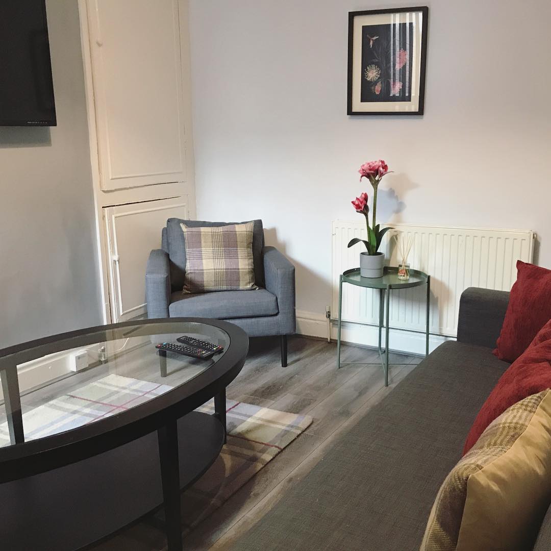 I have nearly posted this photo so many times but it bugs the HELL out of me that the remotes aren't level and the cushion isn't centre. But hey, I'm young, I'm hip, I'm chill (and yes, I know that's a lie) 🤣