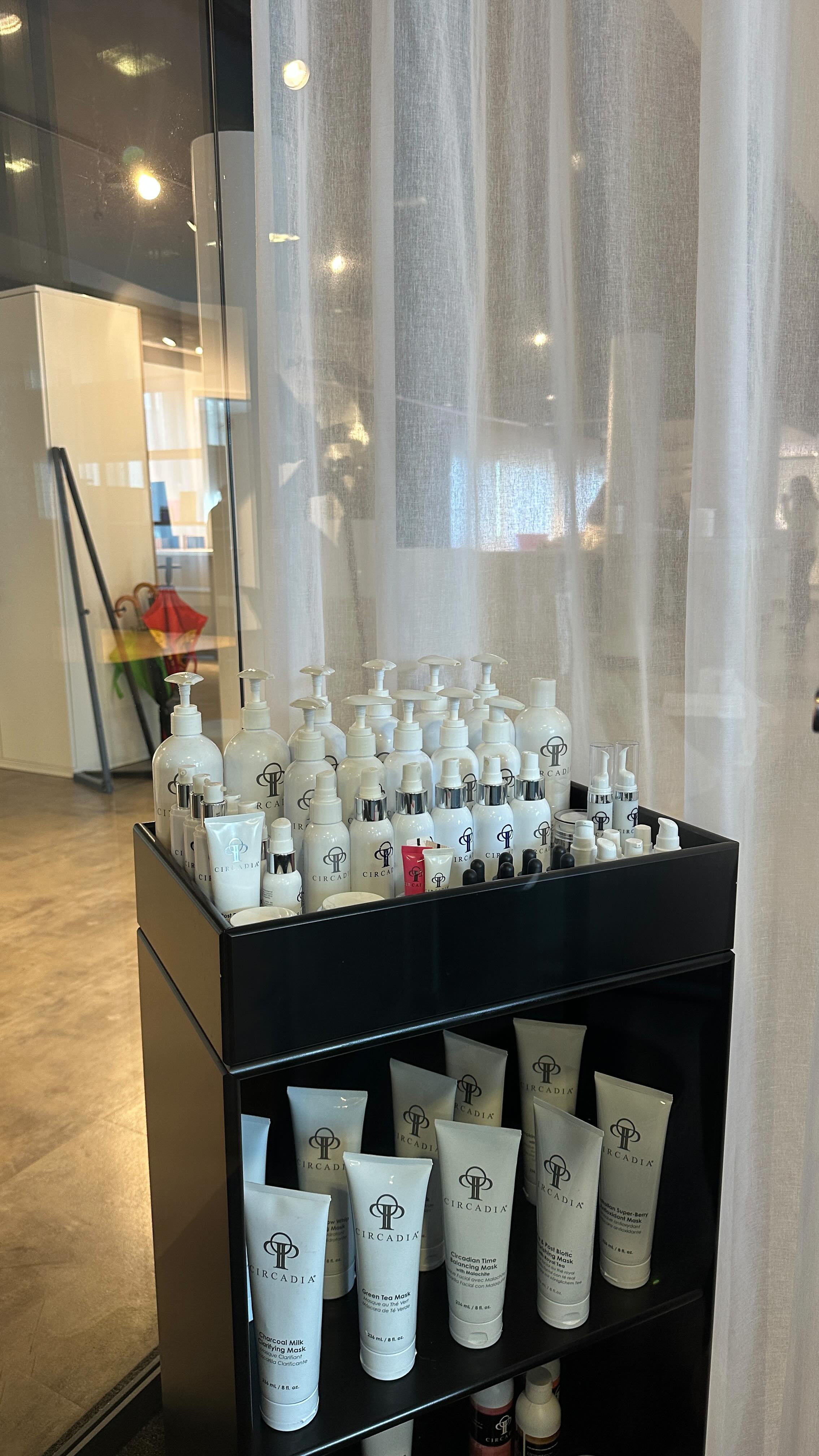 Ausbildung. Expertise. Weiterentwicklung.
Heute in Wiesbaden bei @circadia_europe – wir zeigen euch, was hinter den Kulissen passiert und freuen uns darauf, euch neue Behandlungen anbieten zu können ✨
Kontakt:
📞 0173 4720207
💌 Instagram DM
⌨️ www.luhbeauty.de