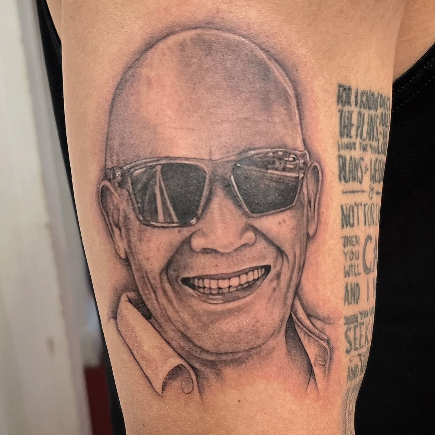 My first attempt at human portrait tattoos today ðĨš really enjoyed it! I'm feeling totally honoured that Glen trusted me to tattoo his parents on him! ðĨ°
.
.
.
#tattoo #art #design #portrait #photo #realism #fanily