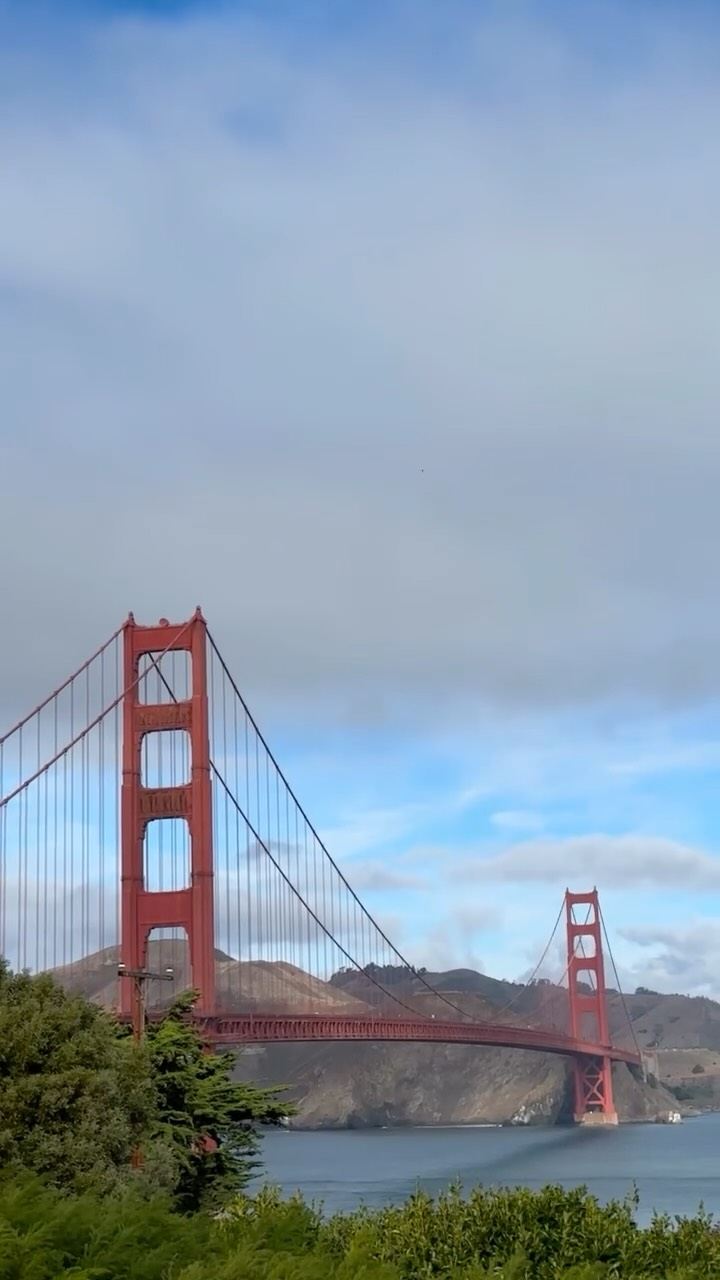 North America Tour - 3rd STOP
🎬 2 Days in San Francisco 🇺🇸
15.11 > 17.11
.
9-hour time difference, 15°C, lots of taxis without driver, one some cable cars, a winding road, a day of photoshoot throughout the city, a night (Christmas)walk, an amazing Golden (red) gate — and off we go again, heading to Dallas ! 🚃 🌁 📸 ✈️
.
W/ @natachaeguia @gian_gian_art @kimiyoshimiura
#sanfrancisco #goldengate #goldengatepark #photoshoot #usa #christmas #christmastree #cablecars #lombardstreet #pyramid