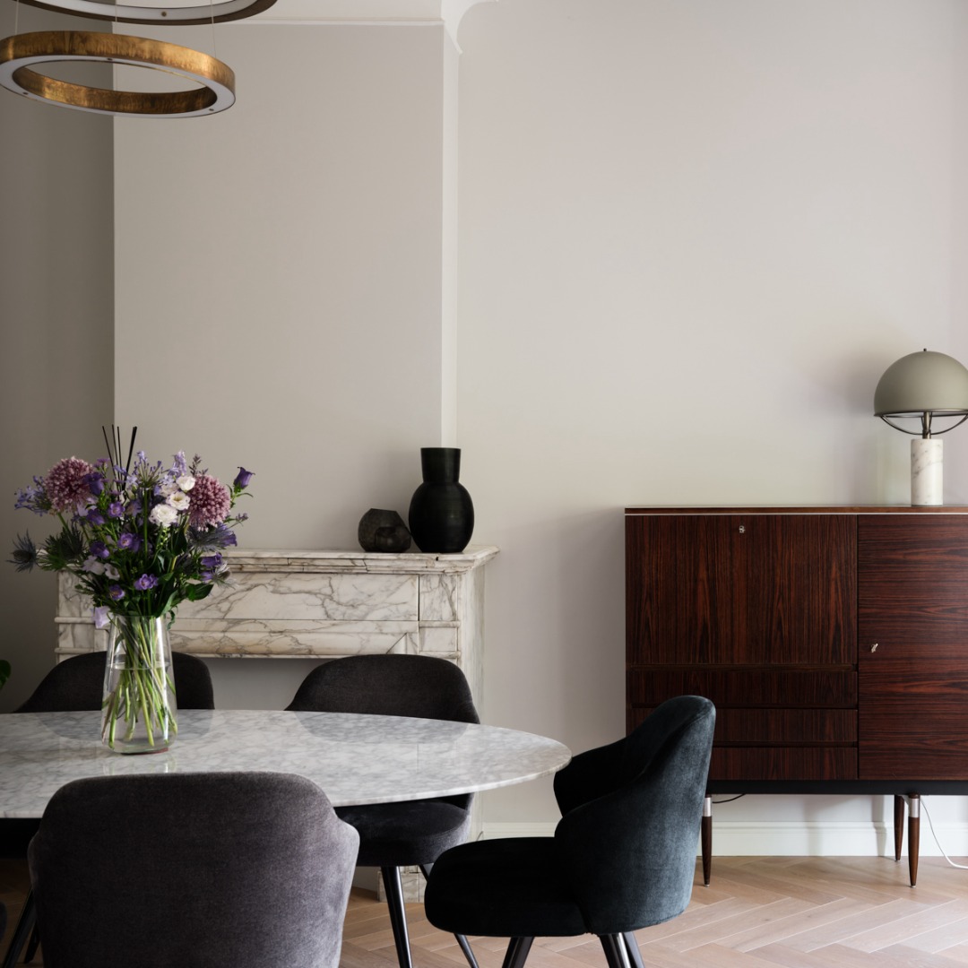 For private clients who value discretion and exceptional service, Faber & Co. acts as your dedicated interior concierge.
We navigate the global design world on your behalf, securing the best routes and privileged terms for the pieces that belong in your home.
Our design expertise and meticulous project oversight mean you never need to worry about delivery, quality, or installation - we will manage everything on your behalf. From design-led guidance to delivery and installation, we oversee every detail so you never have to worry.
Procurement: @faberandco.official
#faberandco #boutiqueinteriorprocurement
#oudzuid