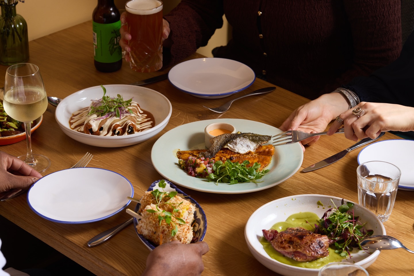 In Mexico, we always find a way to party and drink - from today, we celebrate Guadalupe-Reyes
Viernes, Santo Remedio. What else do you need? Whether you’re celebrating, catching up, or just treating yourself to something delicious, this is where your weekend begins.
#SantoRemedio #London #Marylebone #Mexican #Londonfood #Mexicanrestaurant