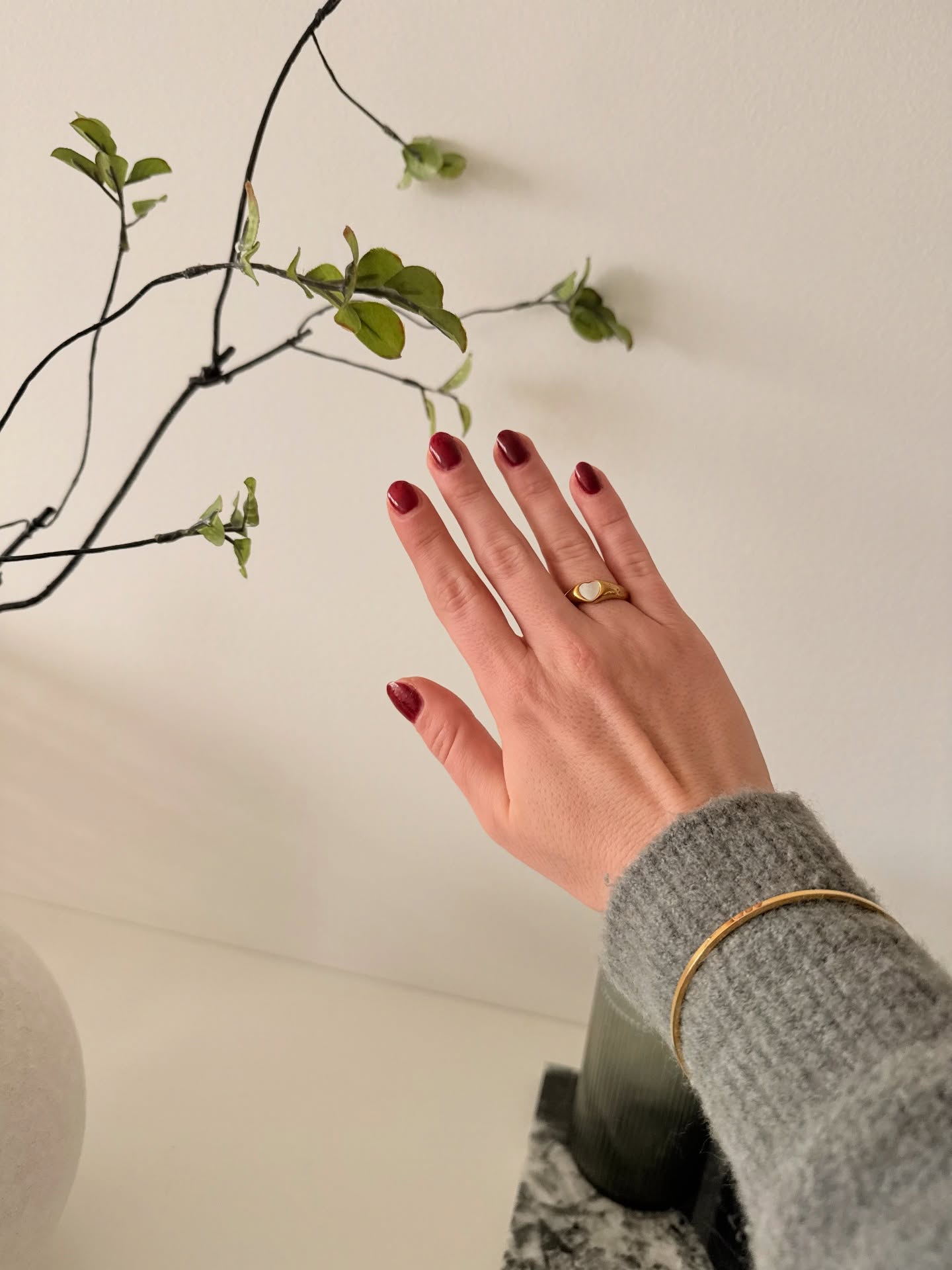 Merry Christmas 🎄 this season, let self-love be what you wear ~ Self-love ring x Camil bracelet
#céjul #christmas #sparkles #minimaljewelry #smallbusiness