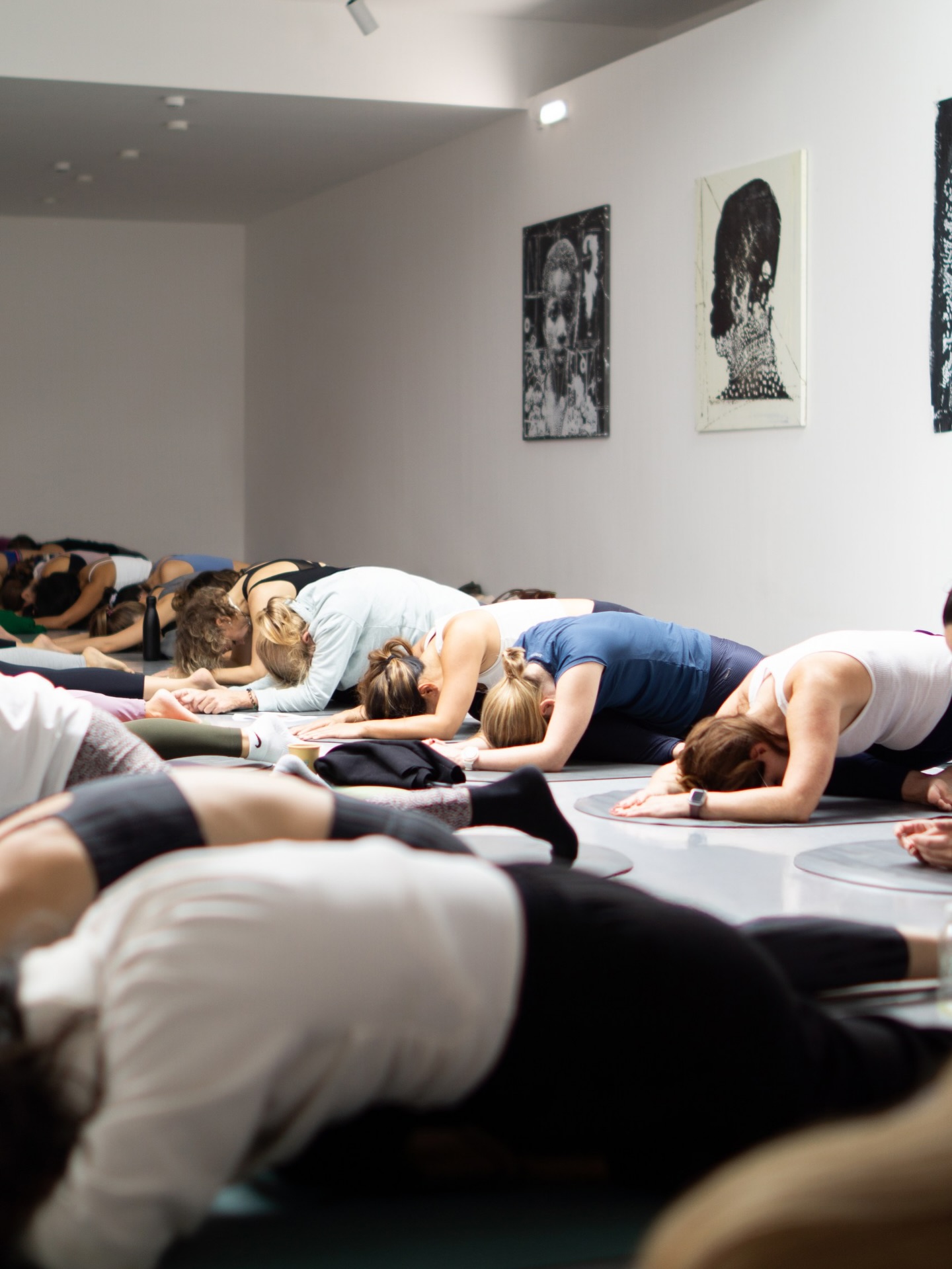 November was intense and so inspiring ✨
Met some incredible people, had lots of meaningful conversations, ideas were sparking left and right and I pushed myself outside my comfort zone. This month brought so much! The two sold-out events at Estrela 74 were really special, and the regular classes with my beloved students kept me grounded through it all.
Sometimes it felt like there weren’t enough hours in the day to do everything I wanted, but somehow I ended up exactly where I needed to be. Grateful for all of it.🙏
Now I’m ready to turn inward for December, rest and slow down a bit.🌙
How was your November?
Special thanks to @_estrela74 @ernestleoty @gaby_loved @jan.bilbao @sassywomensociety @zoe.magda @goncaloroquette @the.esse.mood @sofiahomemribeiro @lidialins @charlottevalade