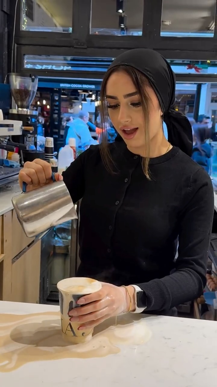 When a cute customer comes in…
#coffee #coffeeshop #funniestmemes